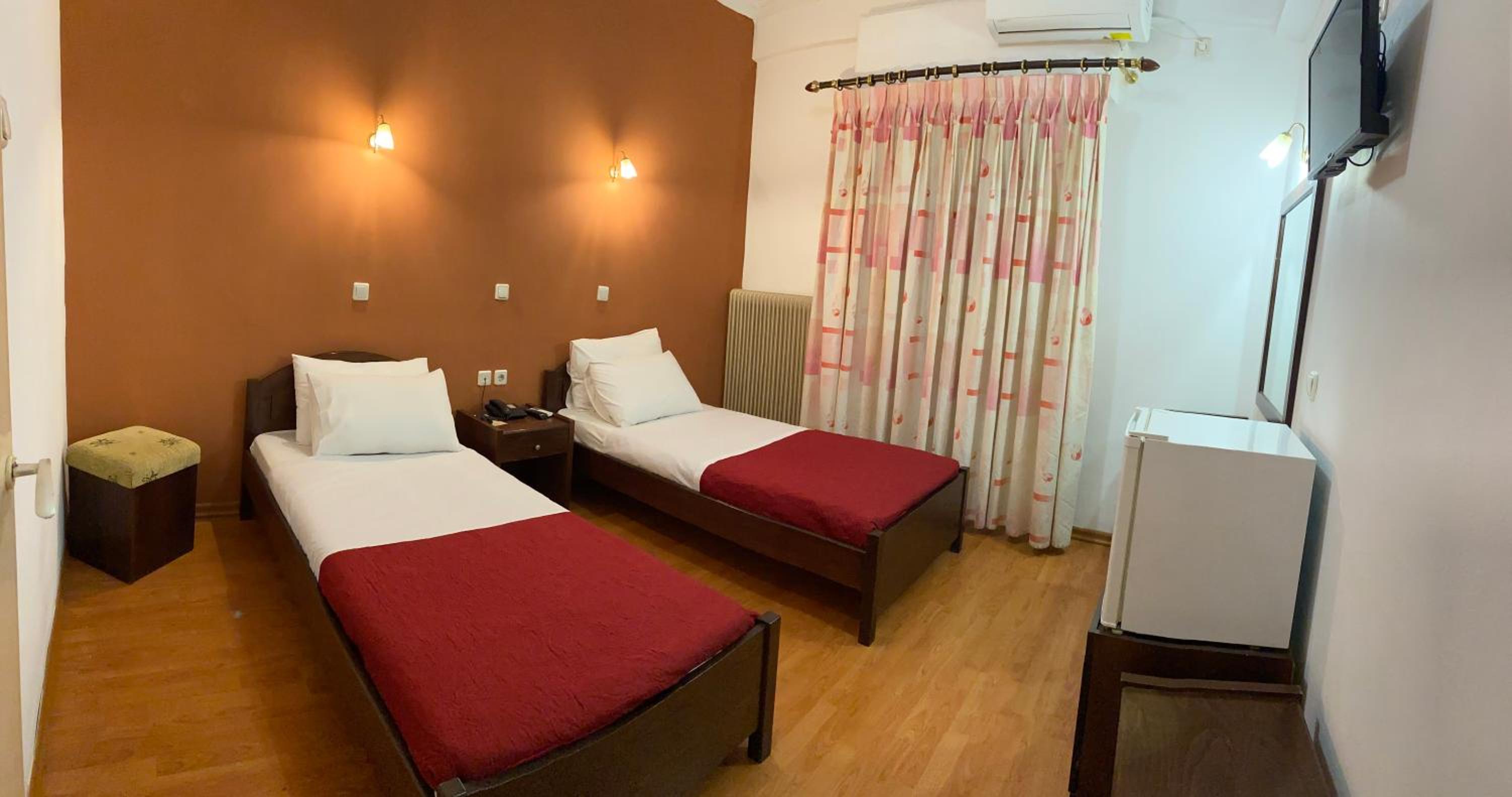 Standard Twin Room - Photo 1