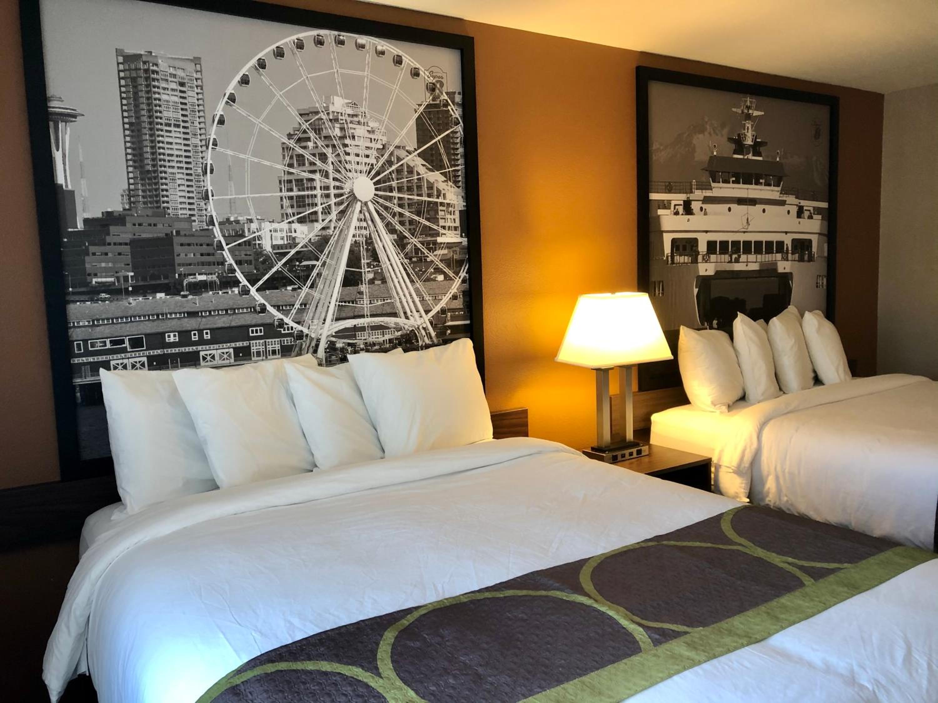 Queen Room with Two Queen Beds - Mobility Access/Non-Smoking - Photo 11