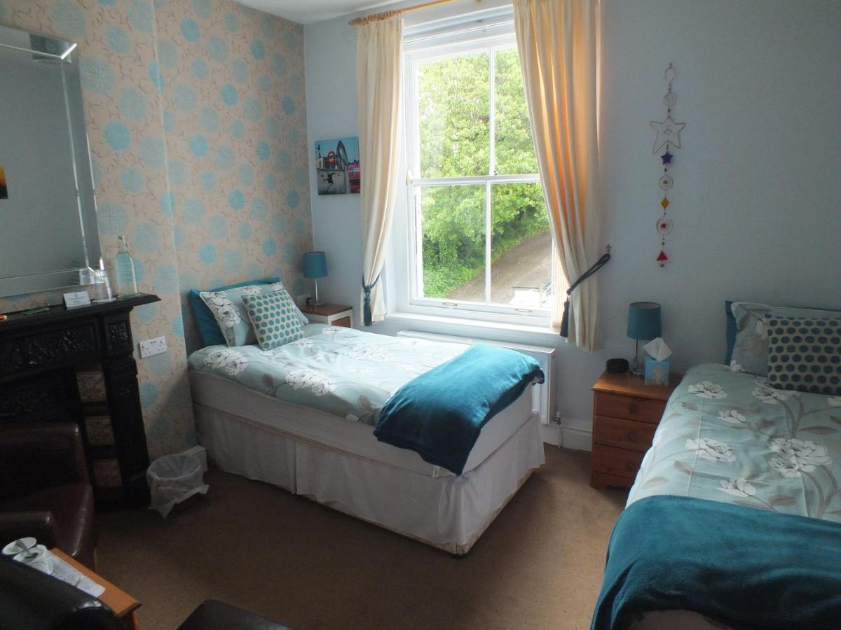 Twin Room with Private Bathroom