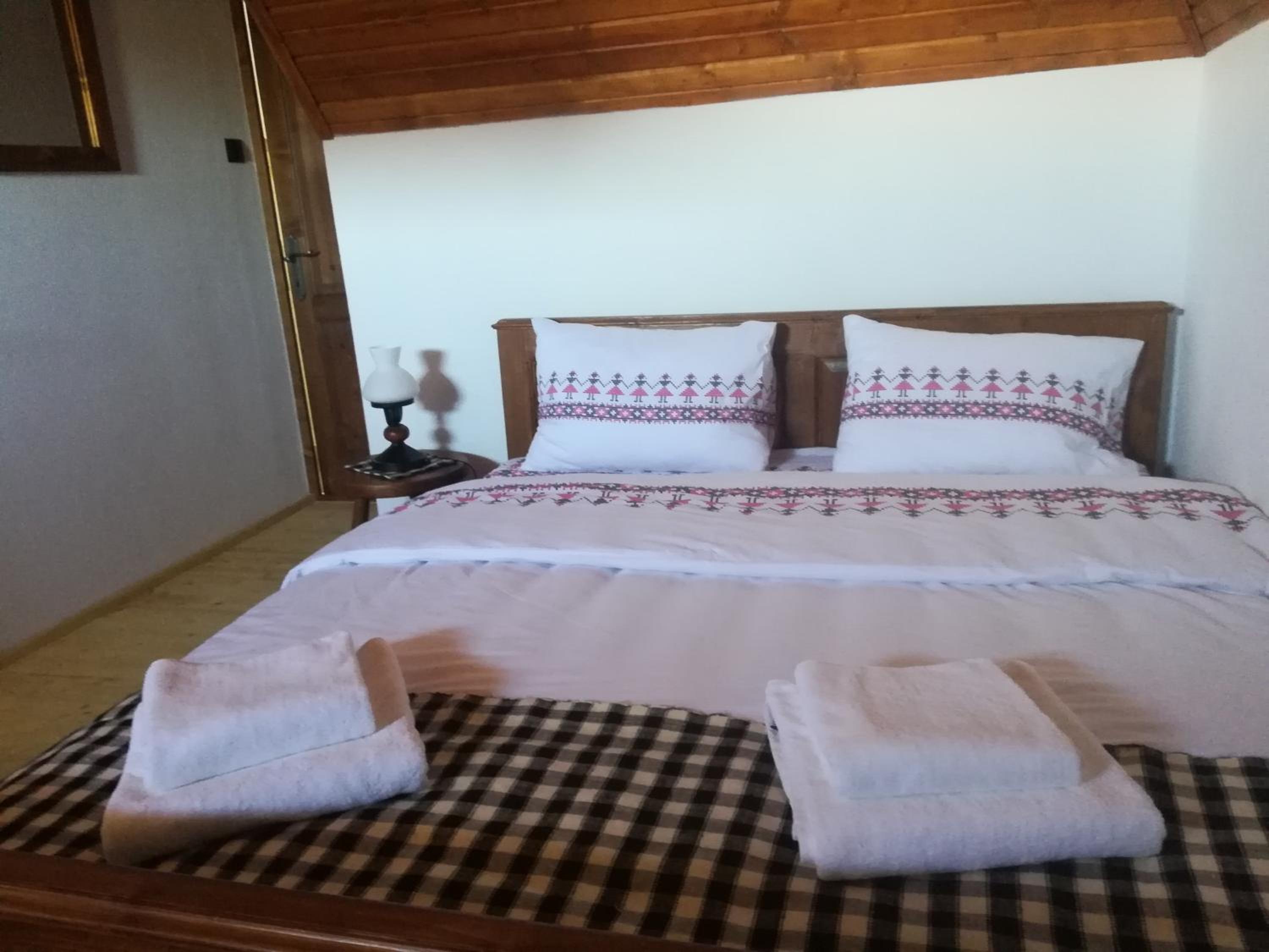 Double Room with Private Bathroom - Photo 4