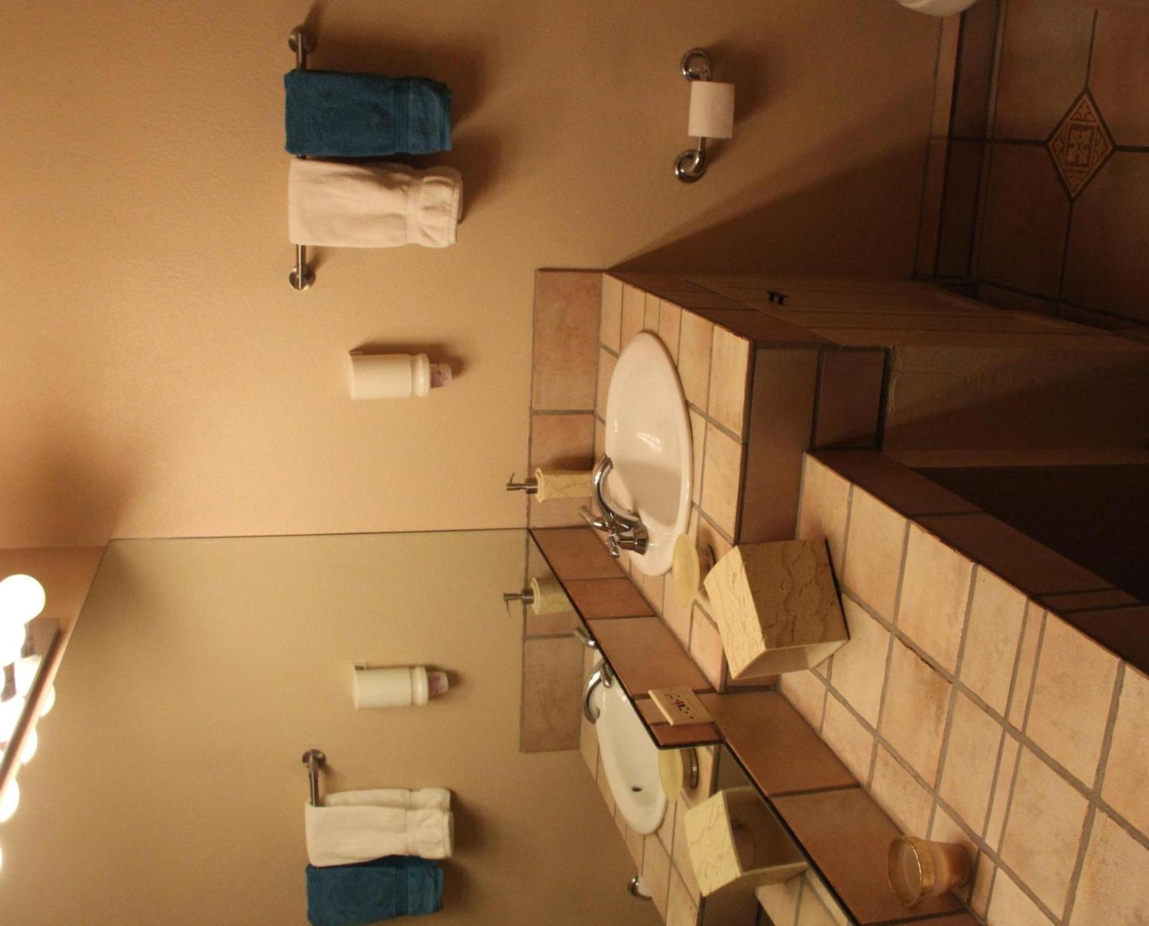 Queen Room photo 3