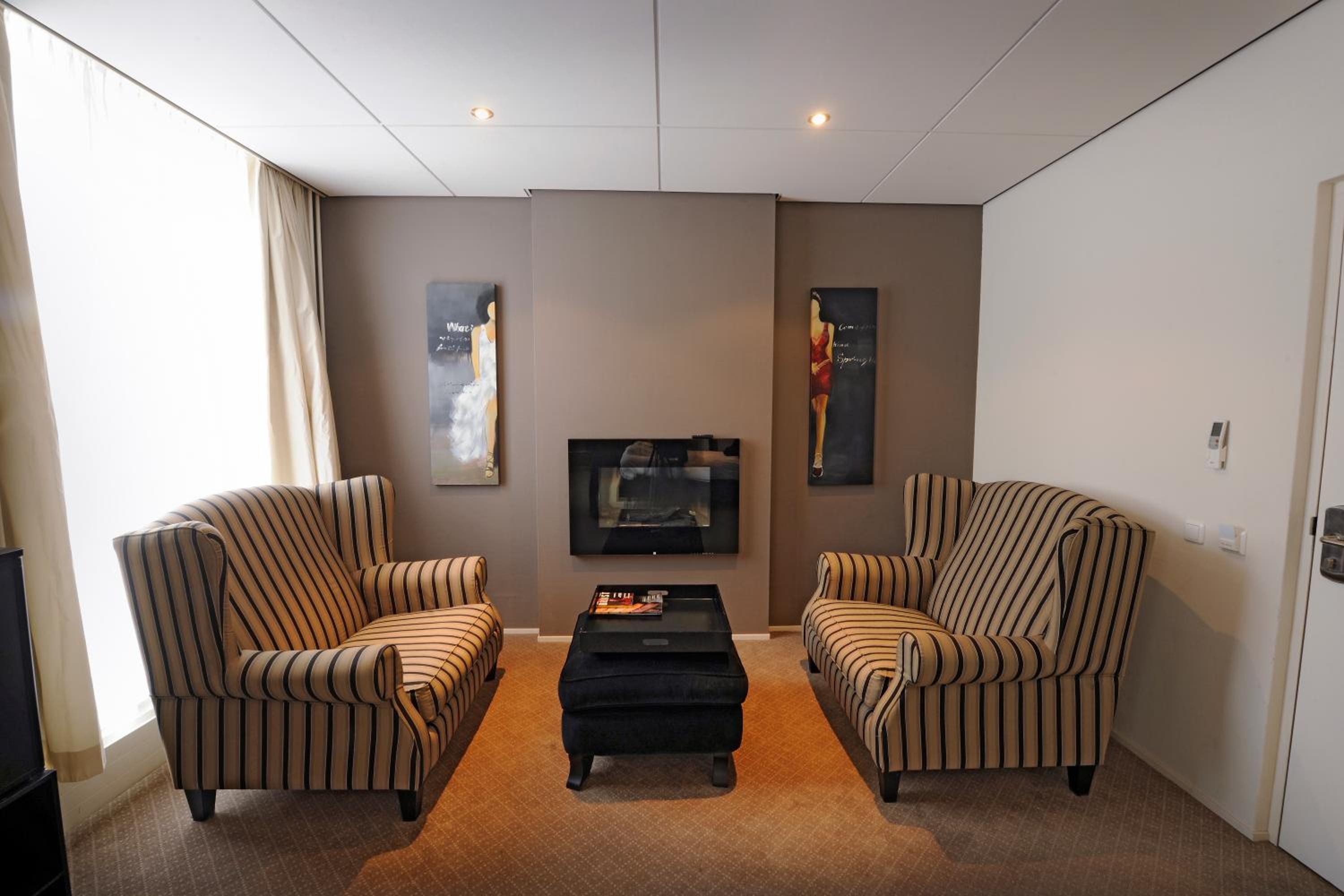 King Suite with Balcony - Photo 6