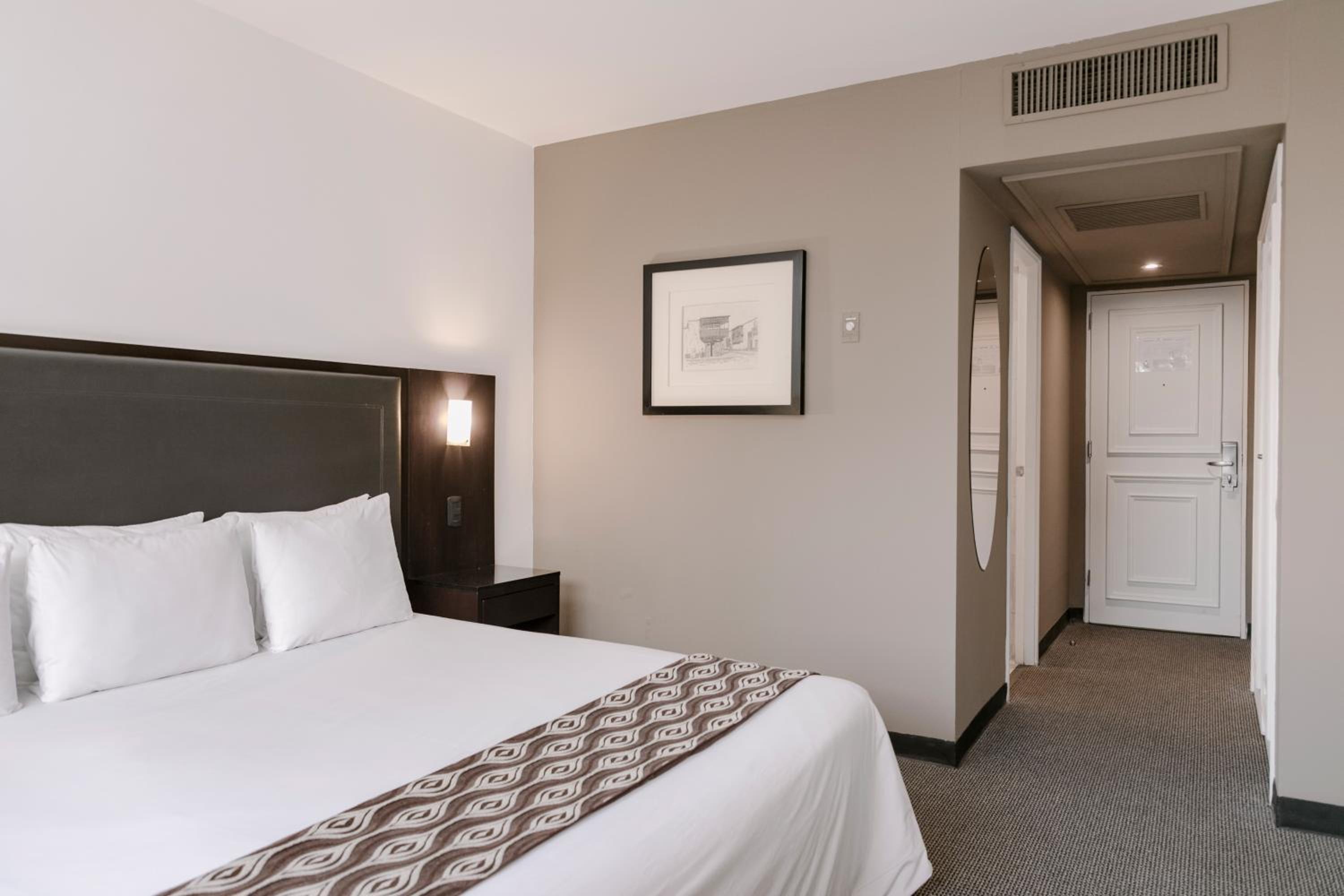 King Room - Non-Smoking - Photo 1