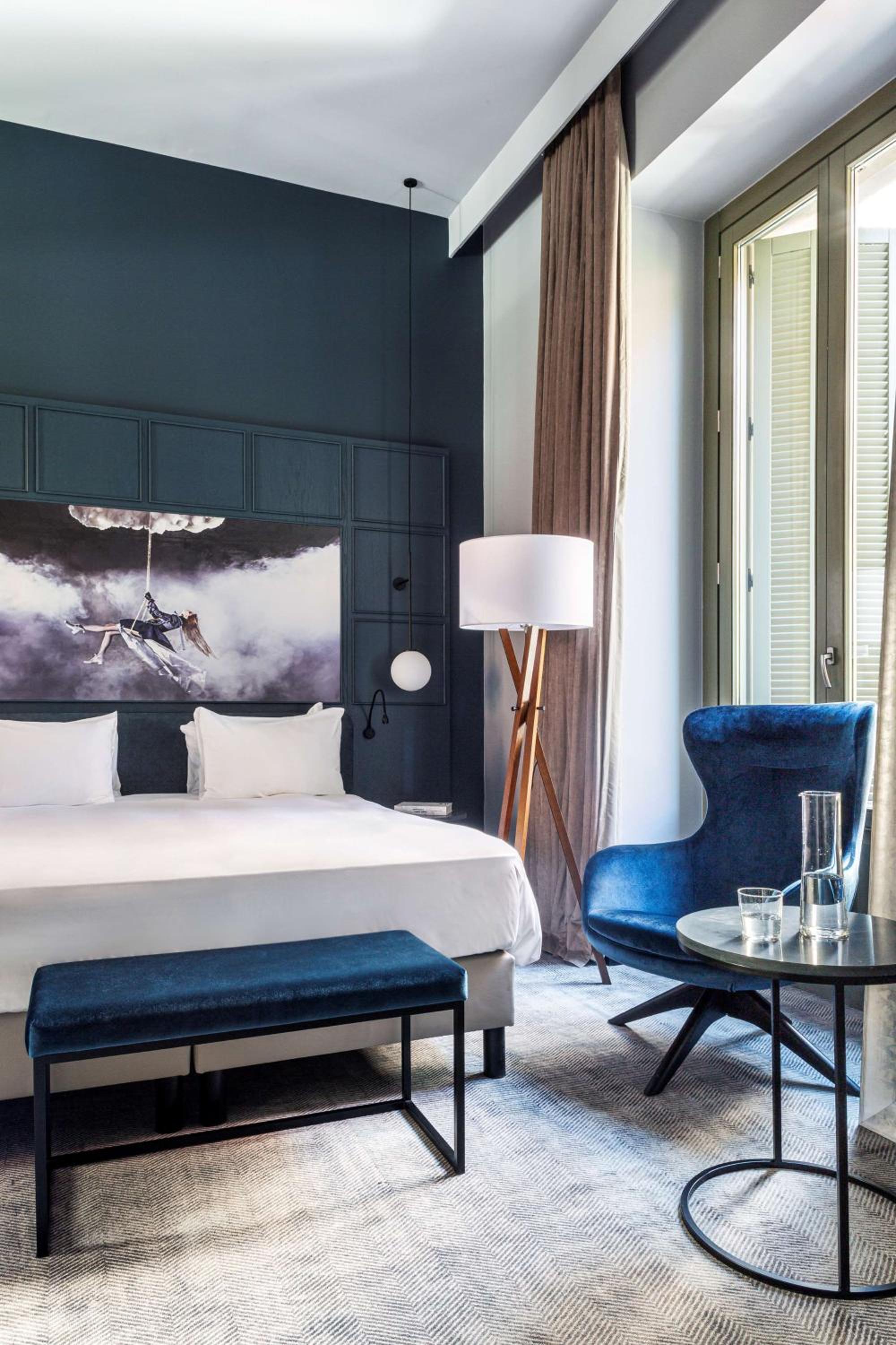 Junior Suite with Balcony and Square View - Photo 1