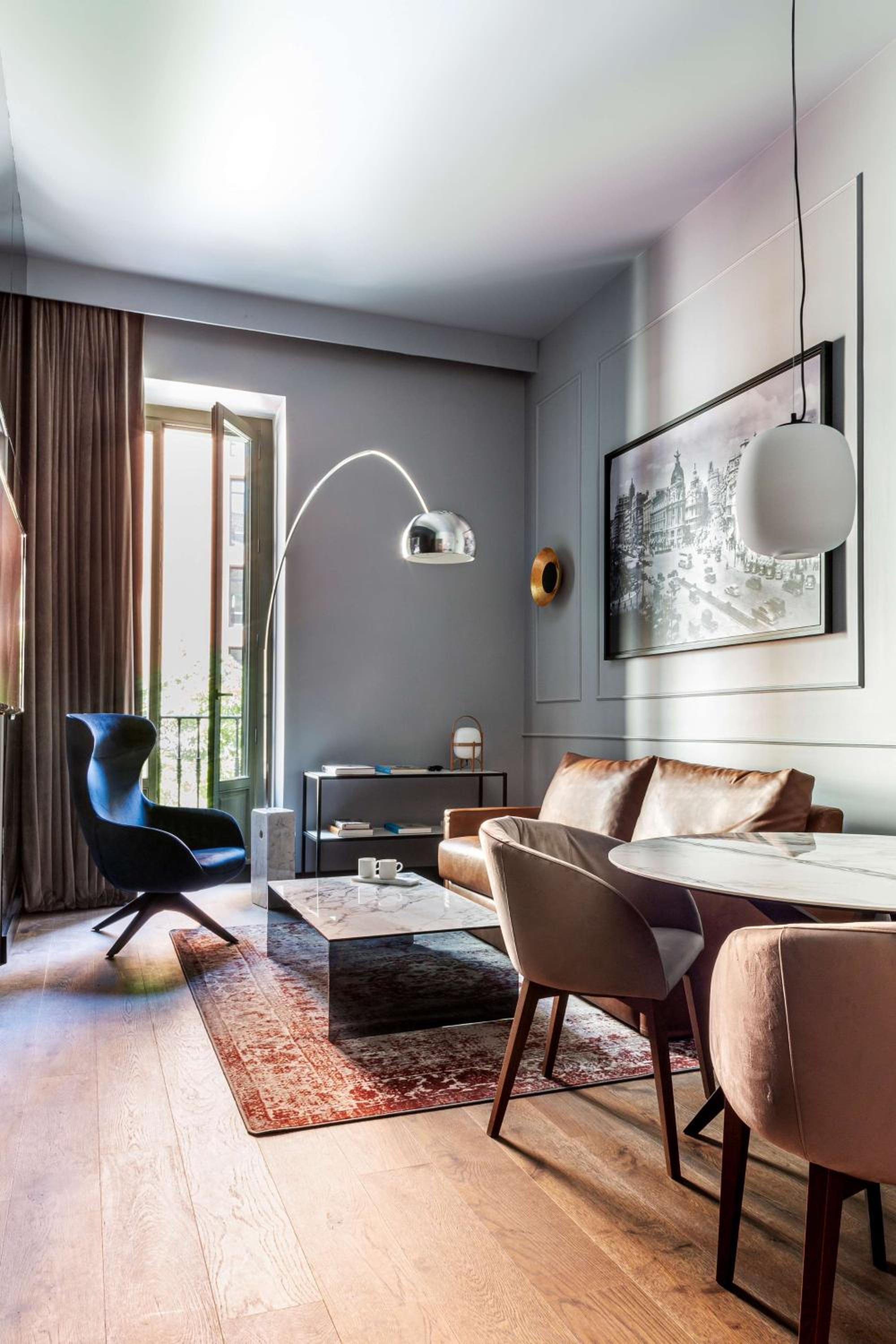 Junior Suite with Balcony and Square View - Photo 2