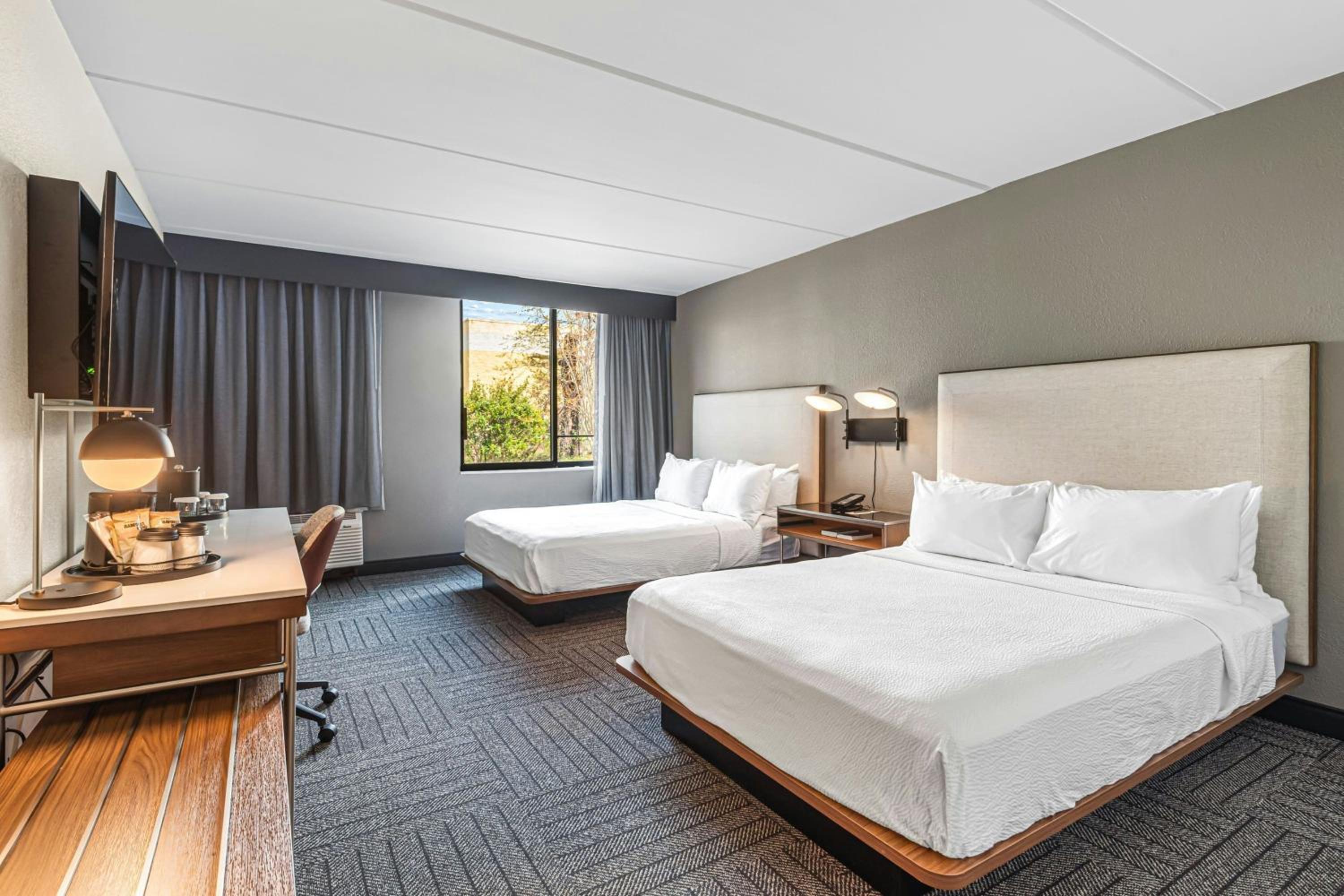 Queen Room with Two Queen Beds, Transfer Shower and Roll-In Shower - Mobility Access/Hearing Accessible