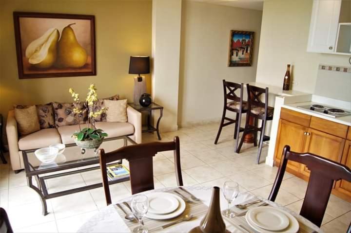 Apartment with Balcony photo 3