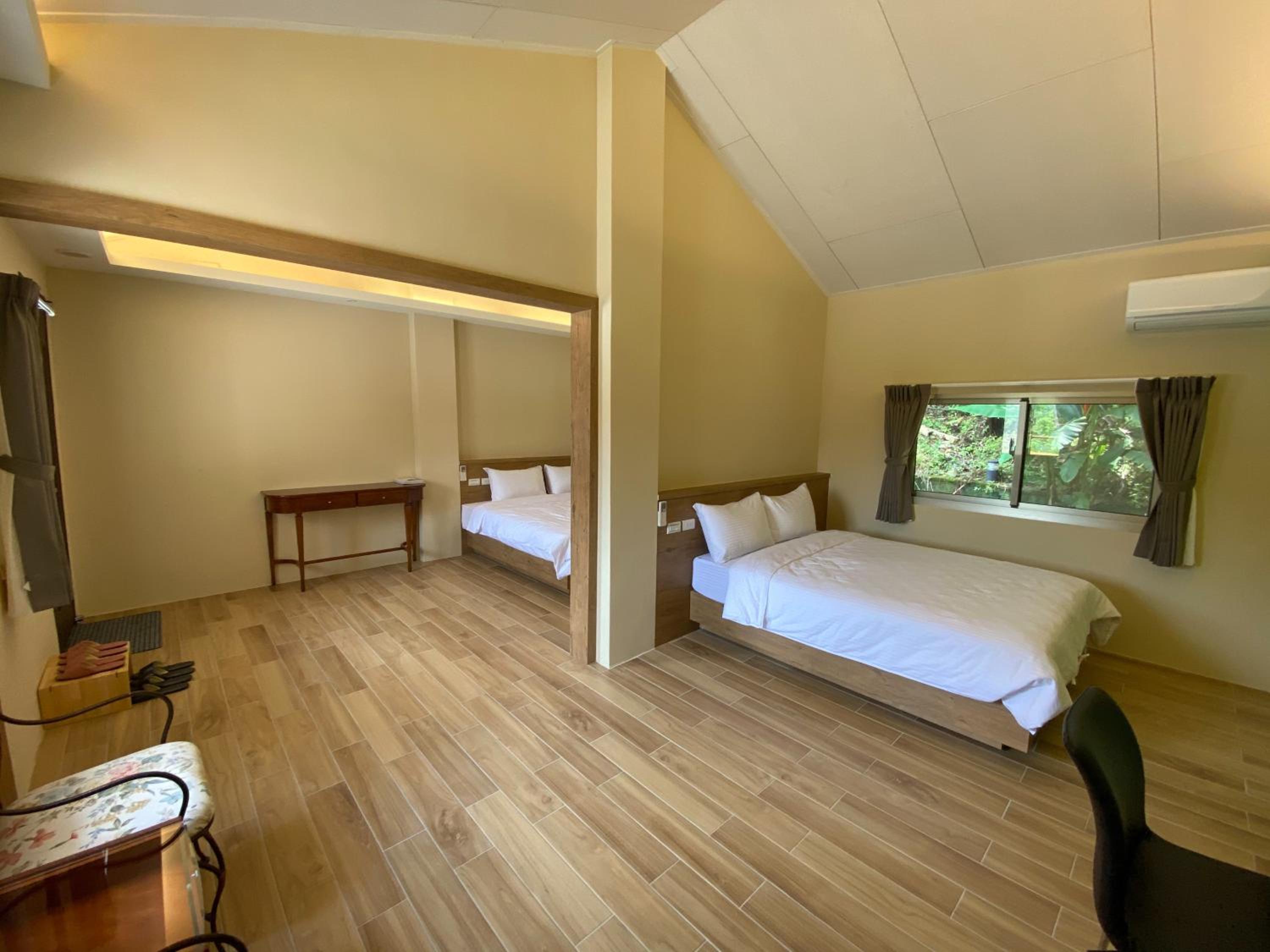 Quadruple Room with Mountain View photo 2