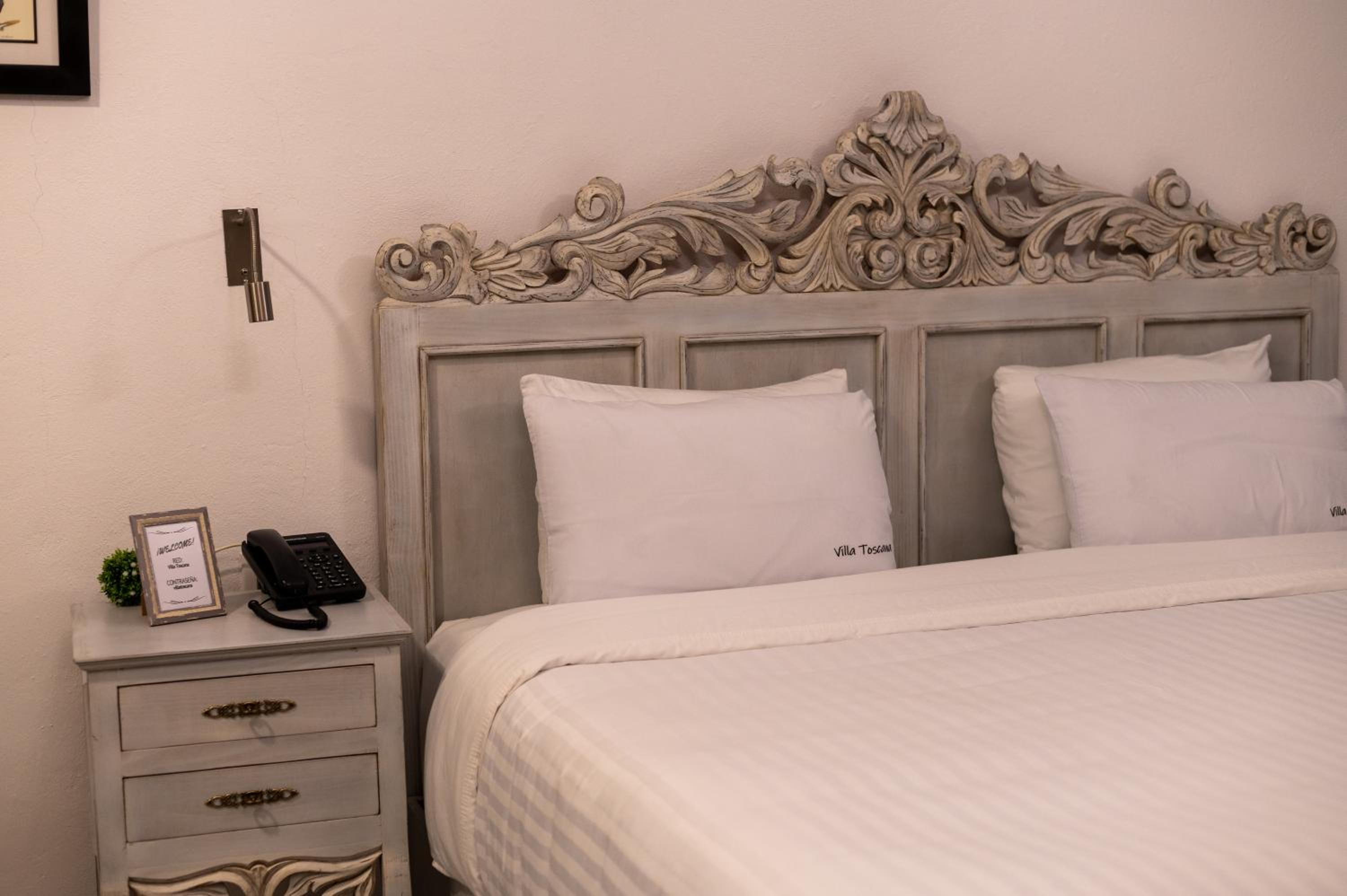 Deluxe Queen Suite