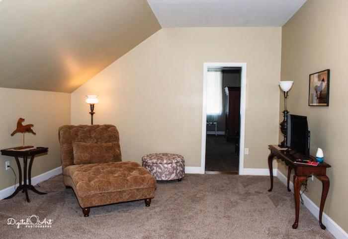 Deluxe Queen Suite photo 3