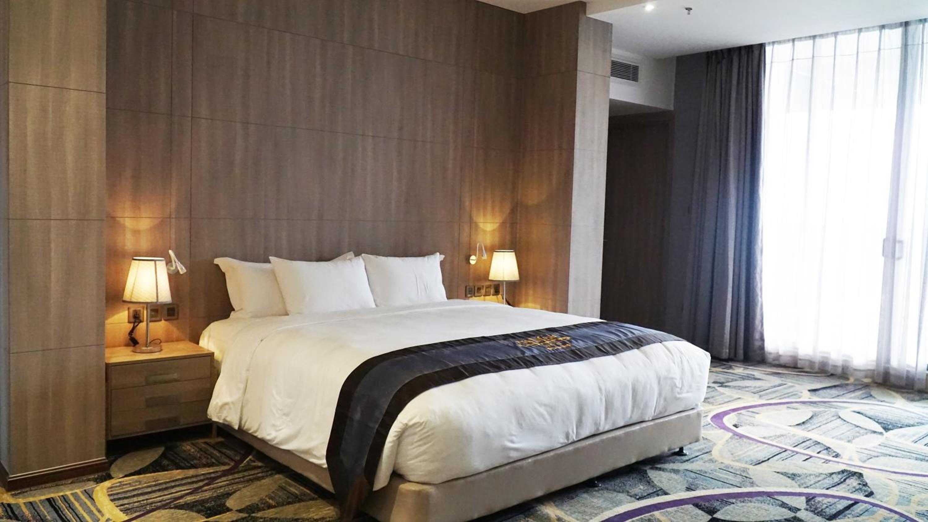Presidence Suite with City View  photo 2