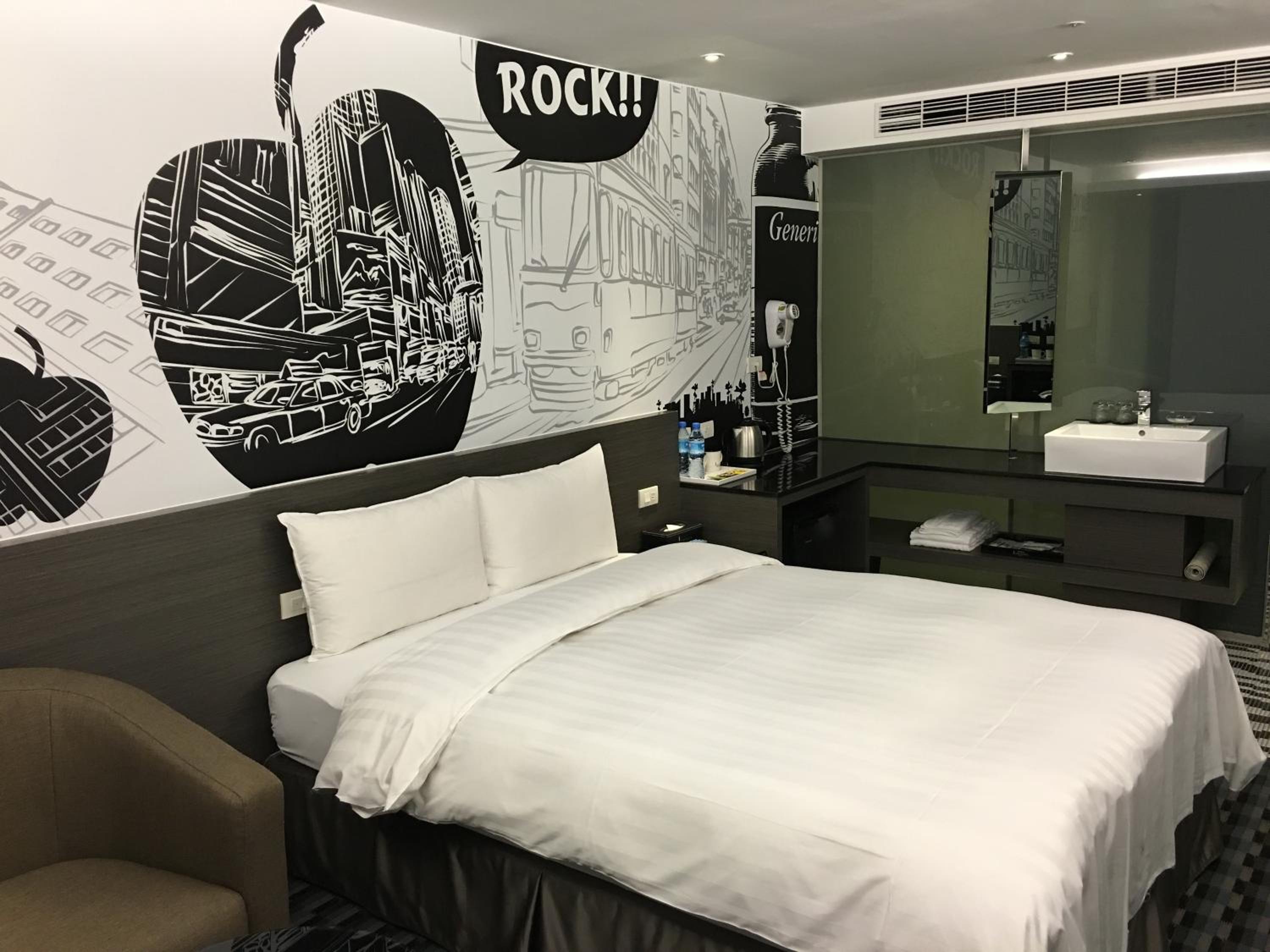 Deluxe Double Room with Shower photo 3