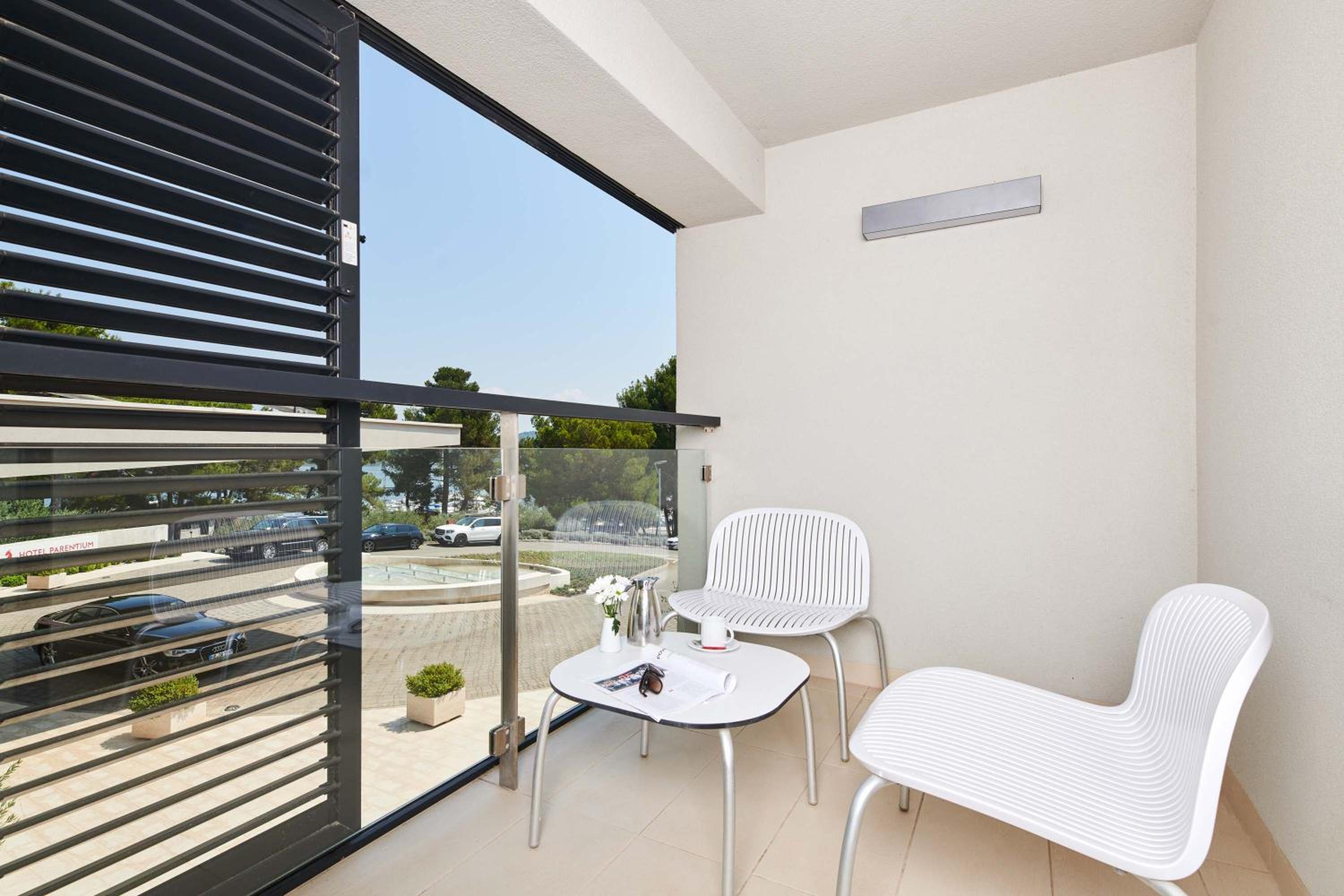 Classic Room with Balcony - Photo 6