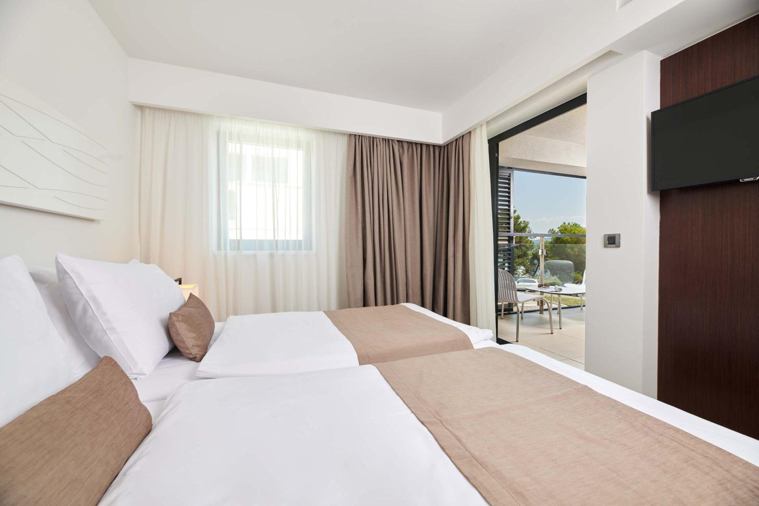 Superior Room with Balcony - Park Side - Photo 1
