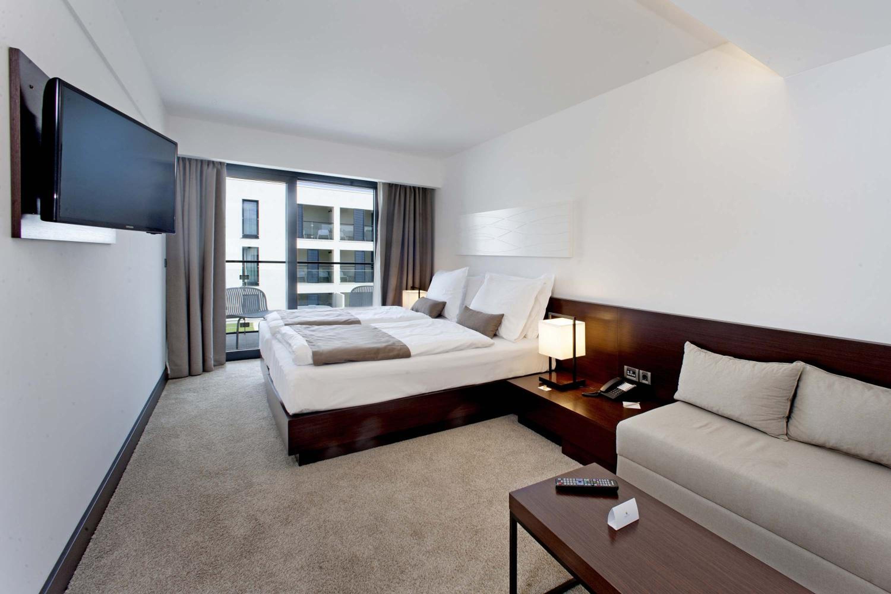 Classic Room with Balcony - Photo 8
