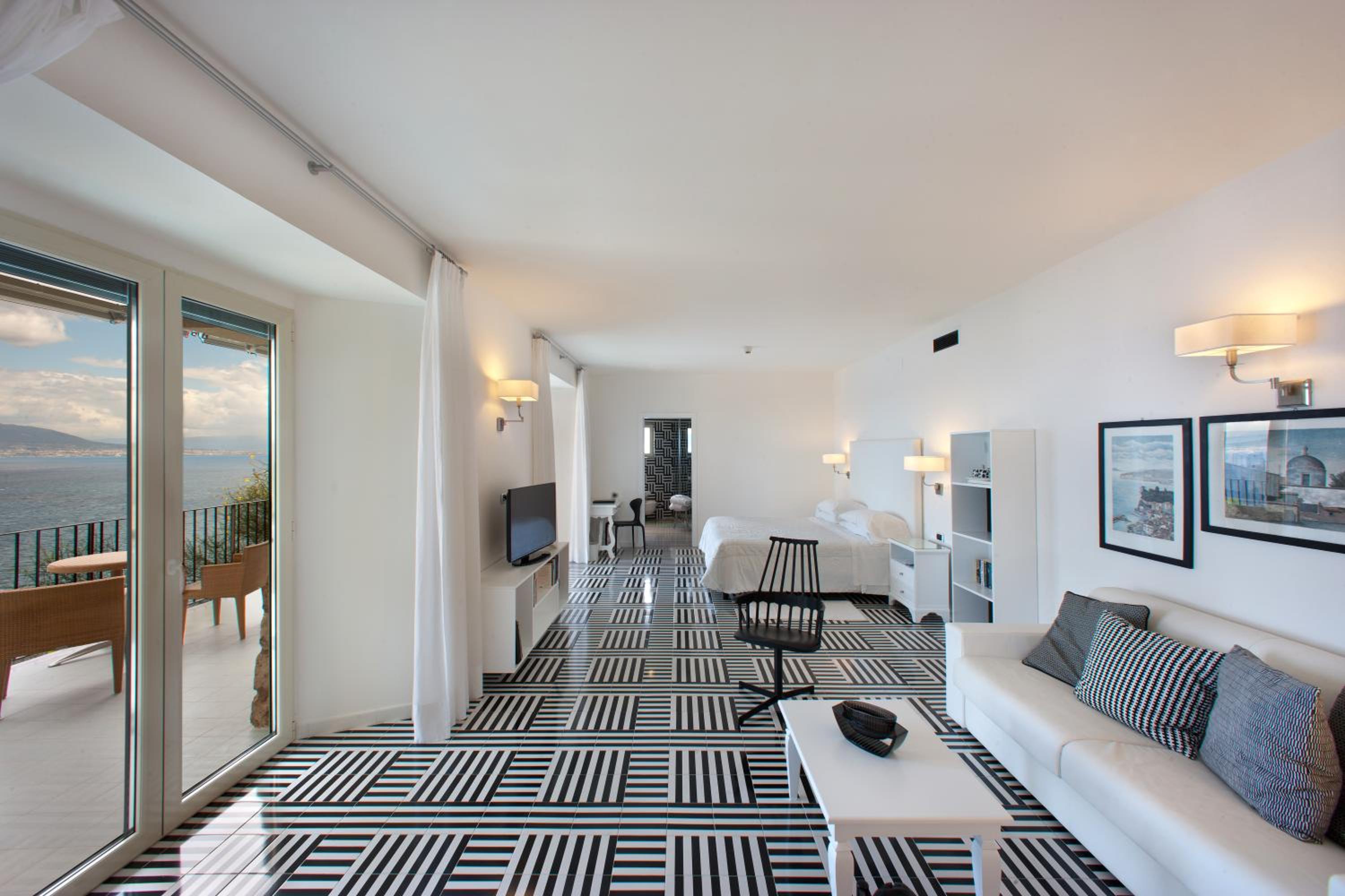 Suite with Spa Bath - Photo 8