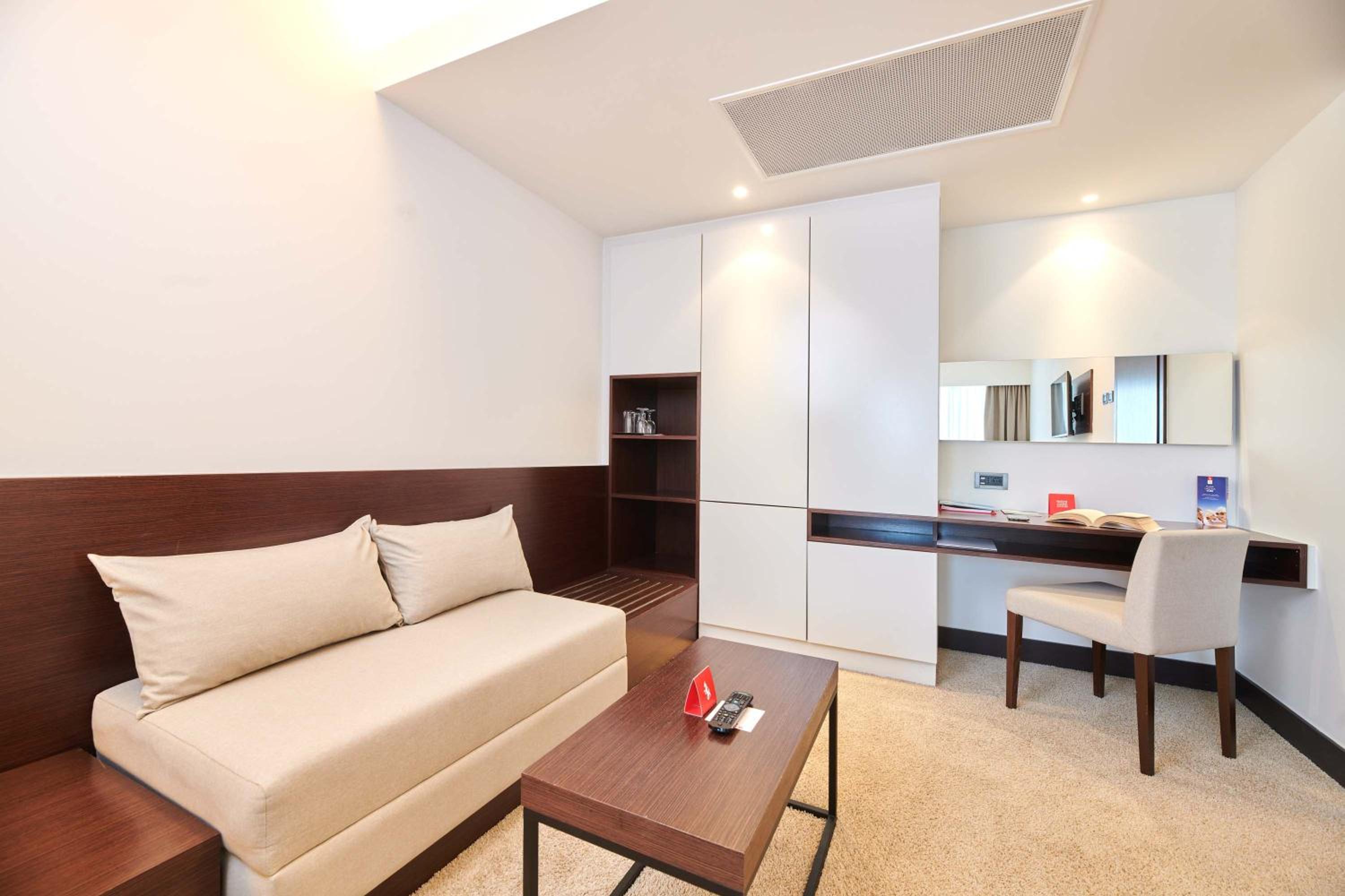 Suite with Balcony and Sea View - Photo 1