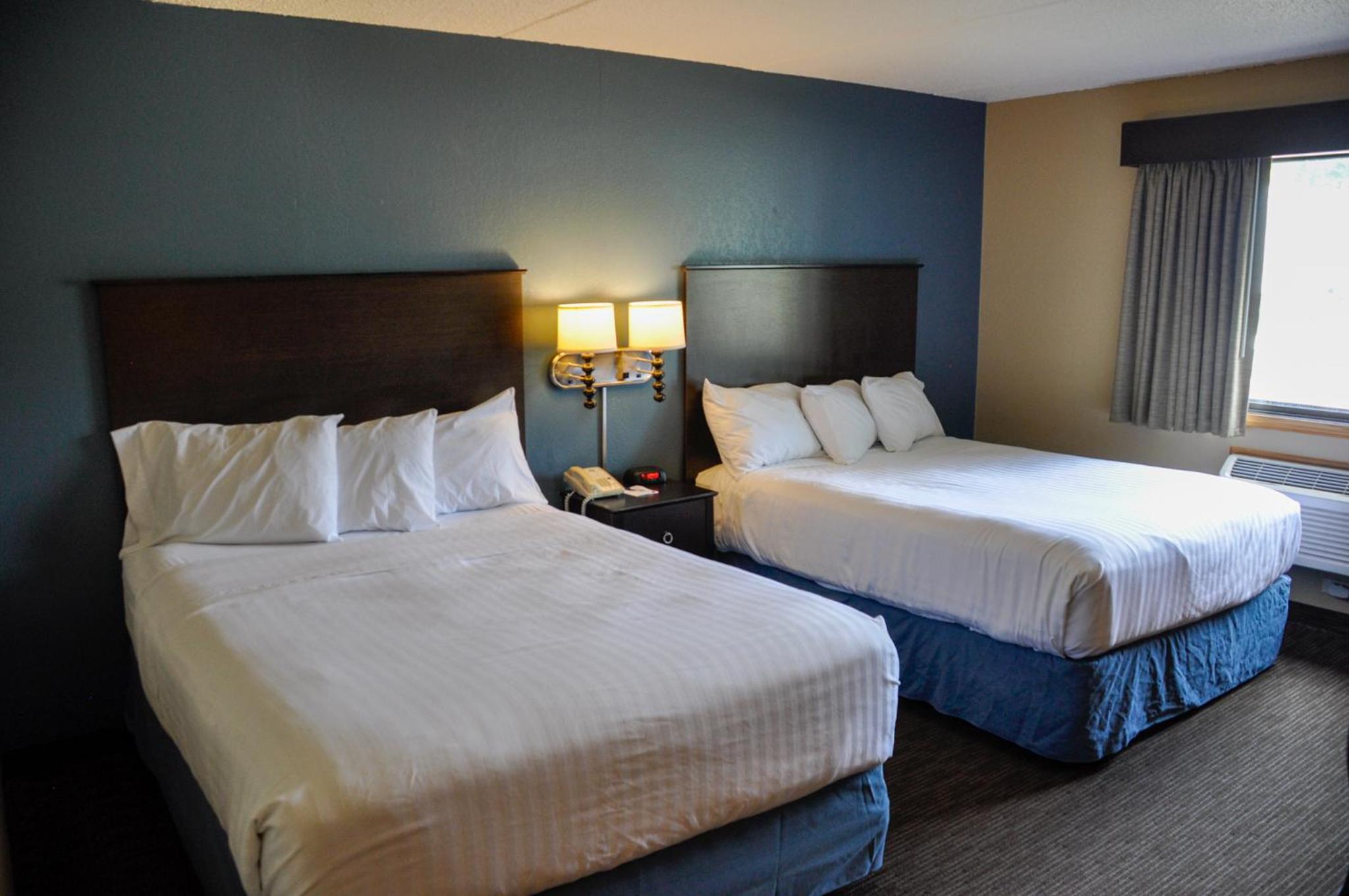 Queen Room with Two Queen Beds - Non-Smoking photo 1
