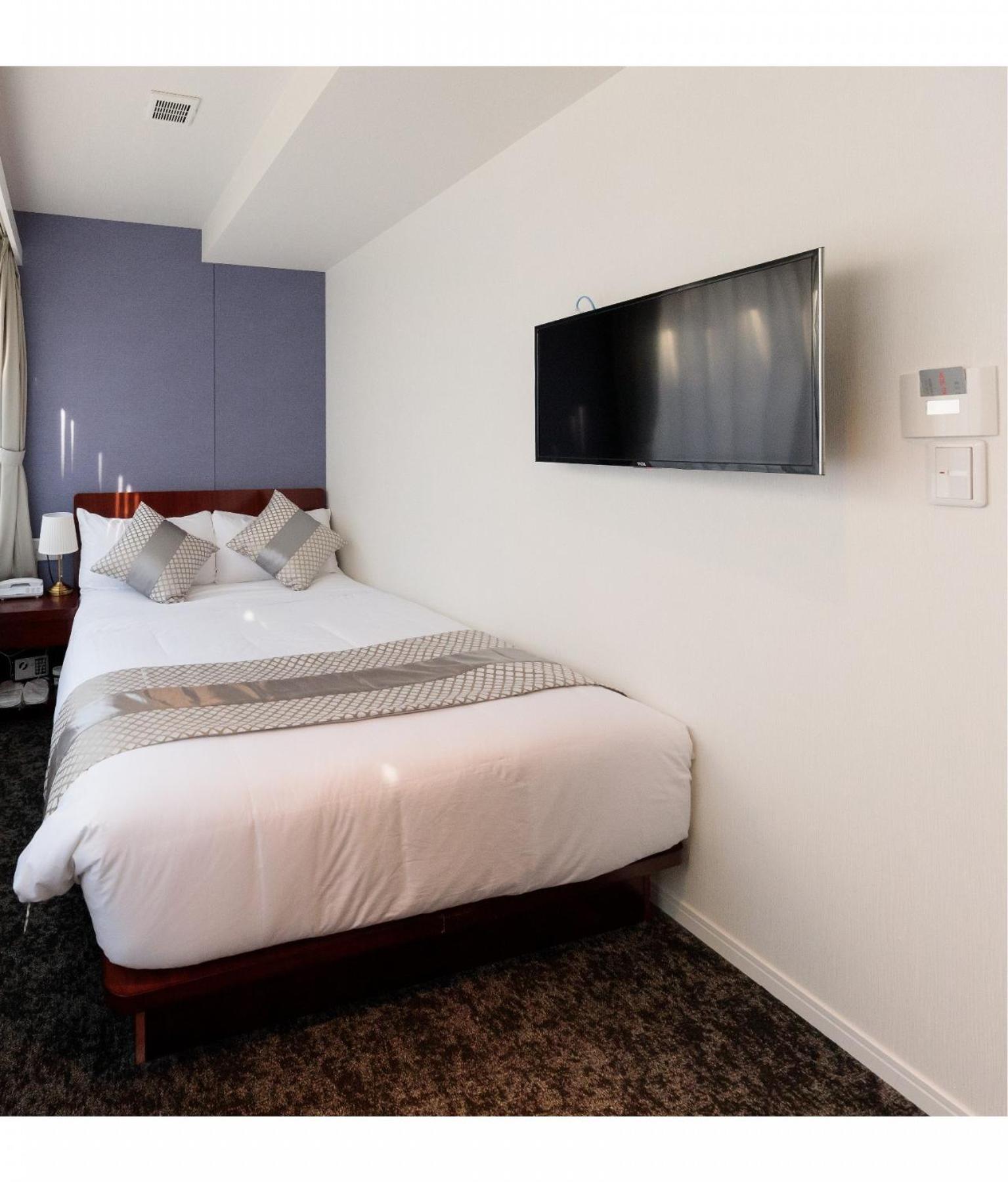 Standard Semi-Double Room Non-Smoking thumbnail 6