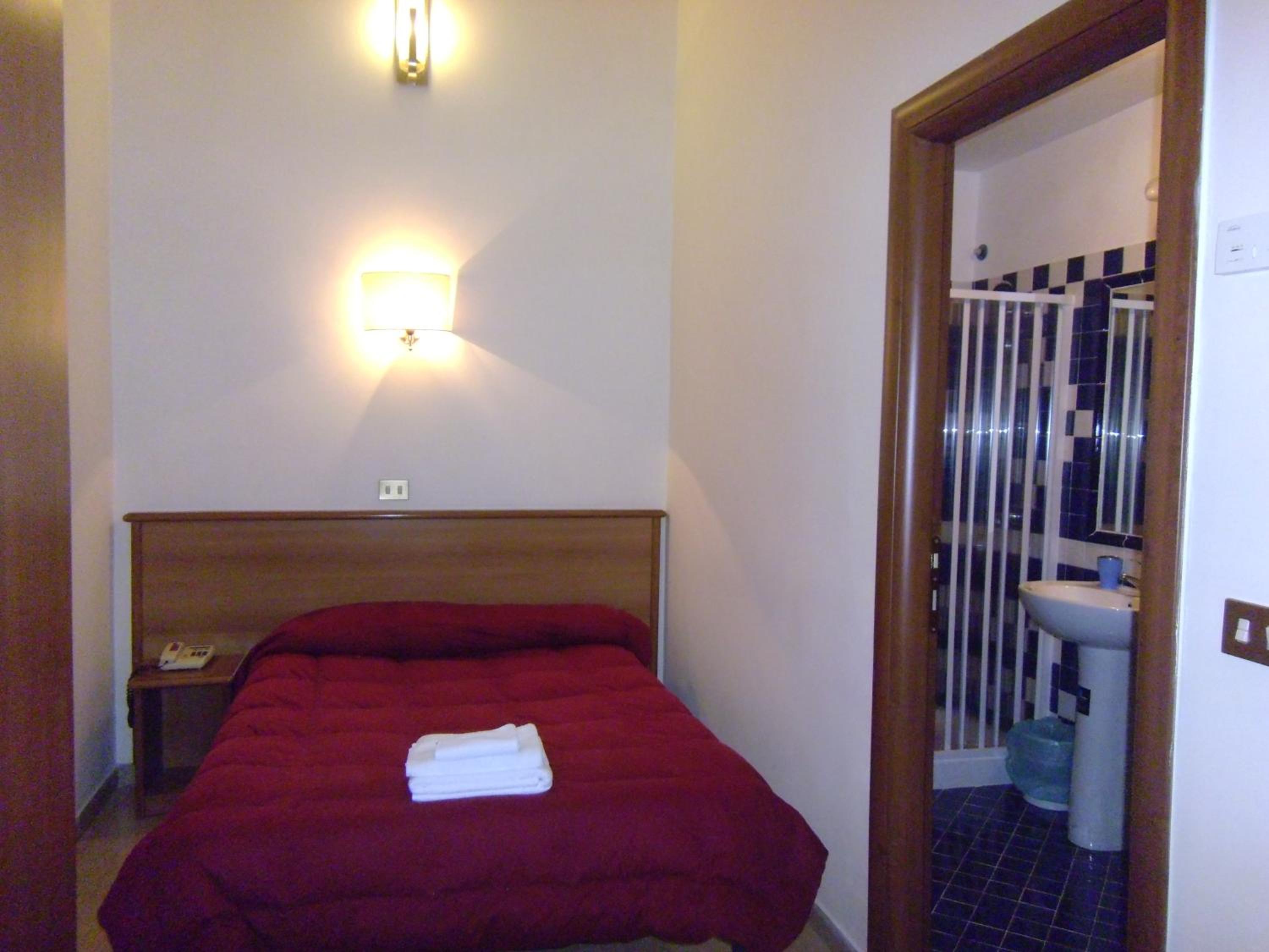 Single Room photo 3