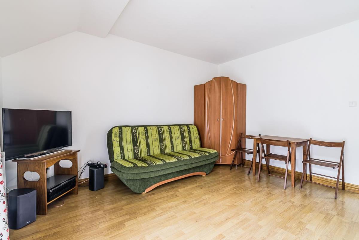 Family Room with Private Bathroom photo 2
