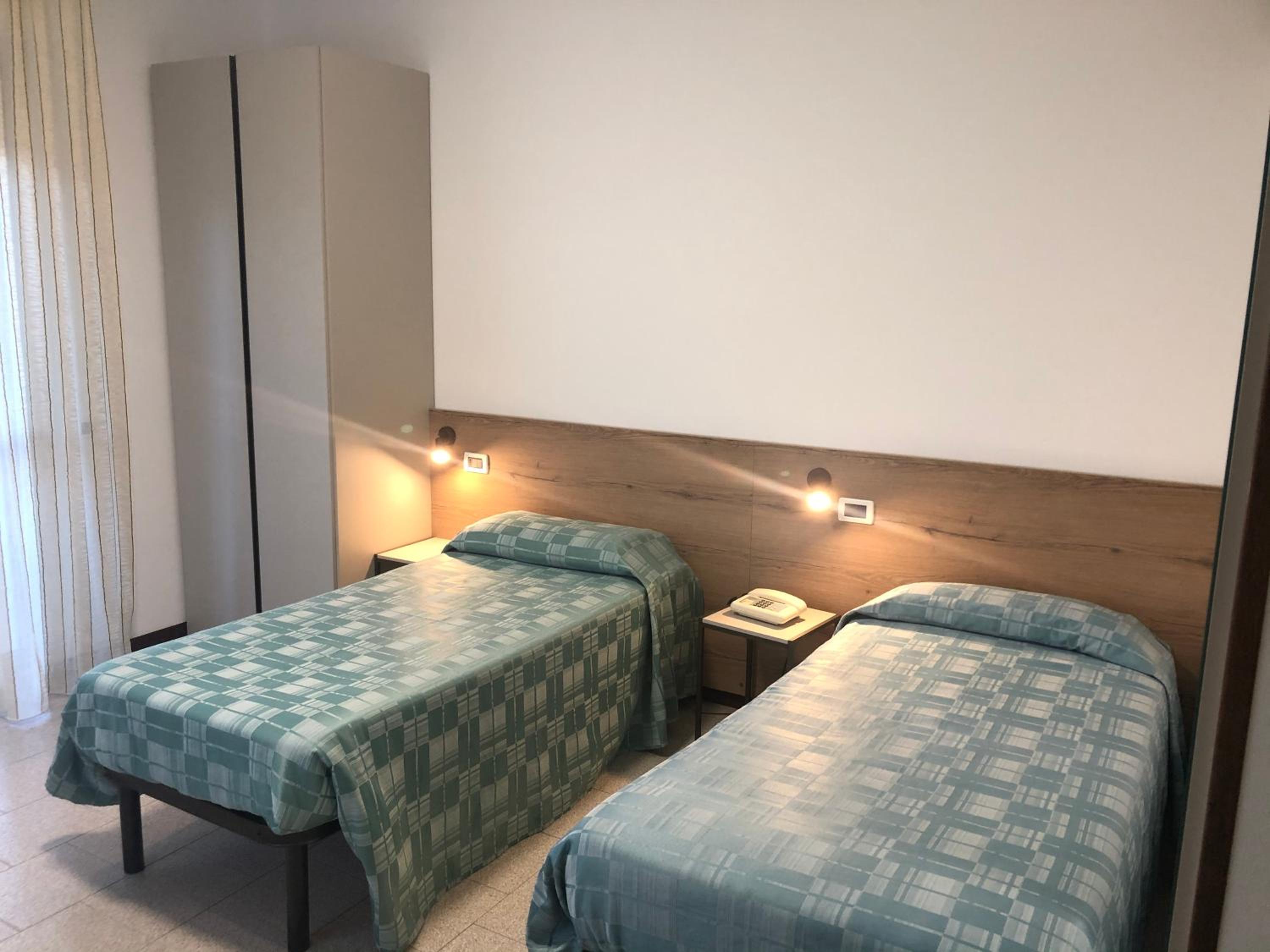 Standard Twin Room photo 3