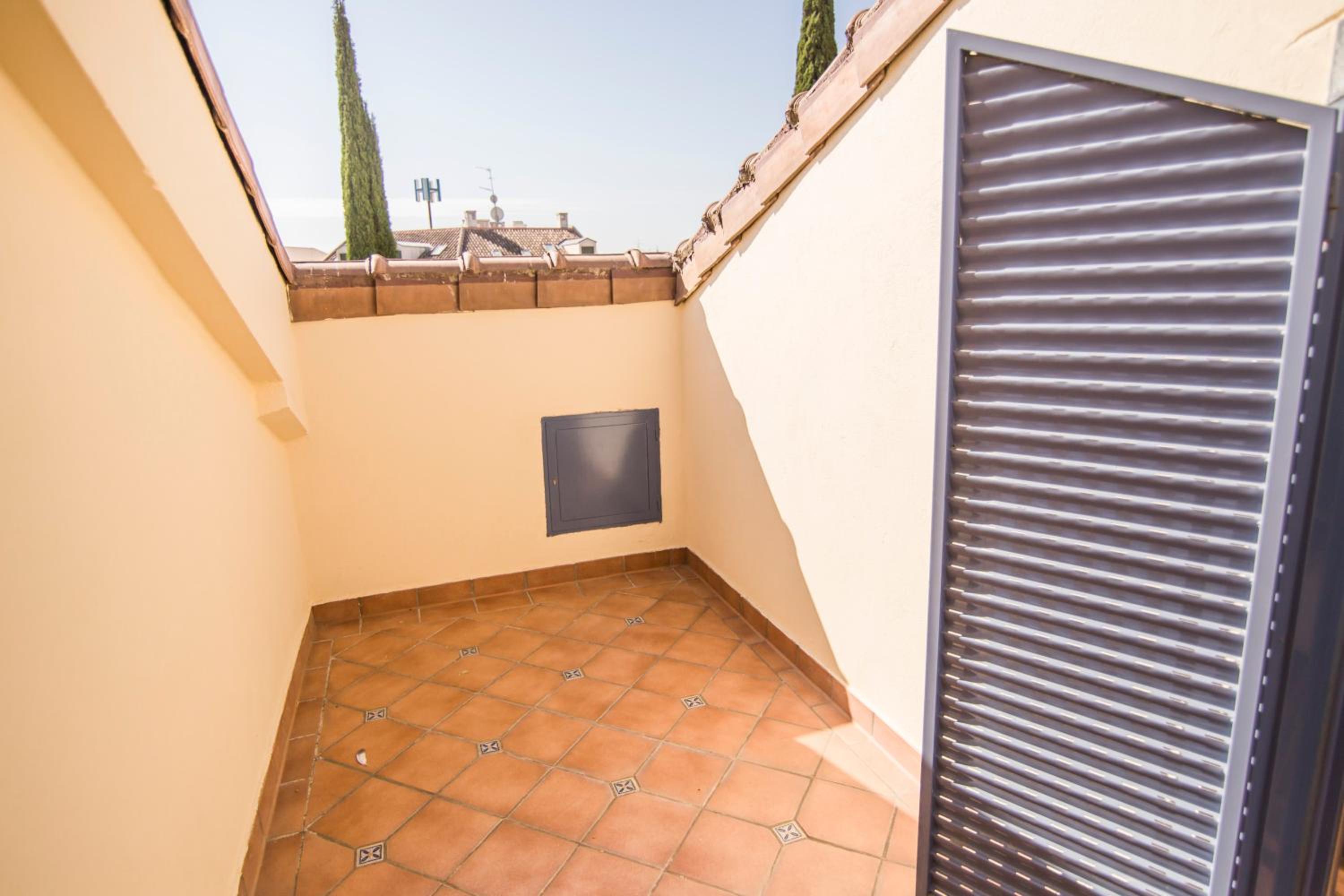 Estudio Ático con una Cama y Terraza.