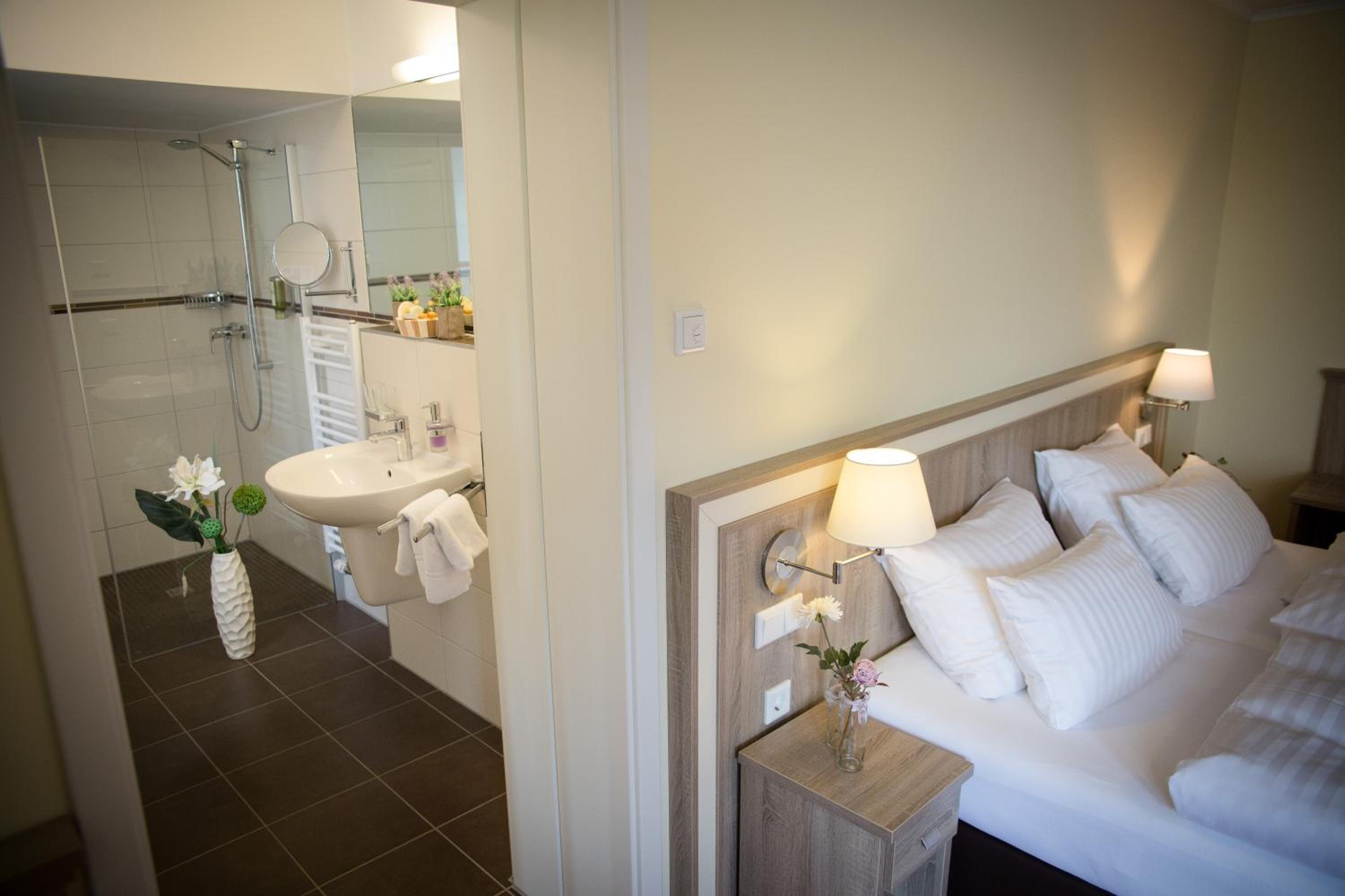 Standard Double Room - Photo 6