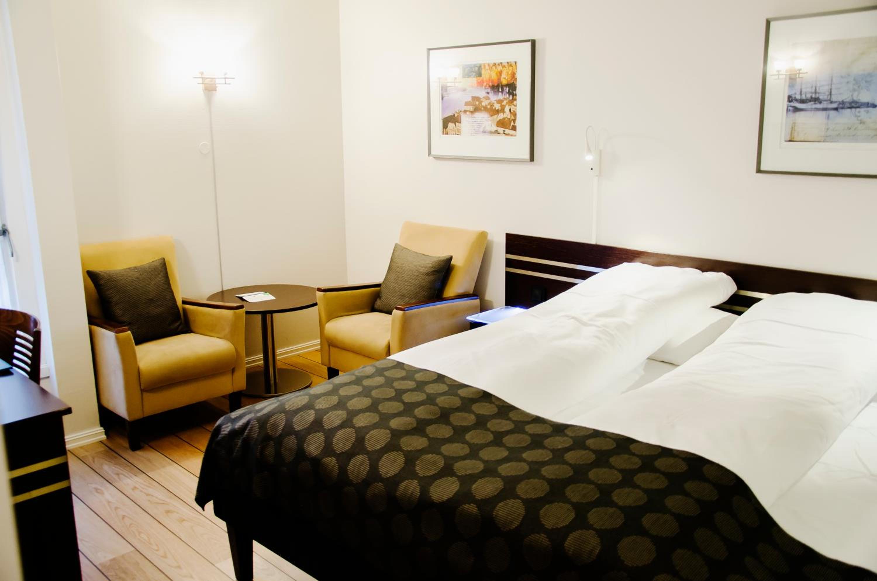 Standard Double Room - Photo 12