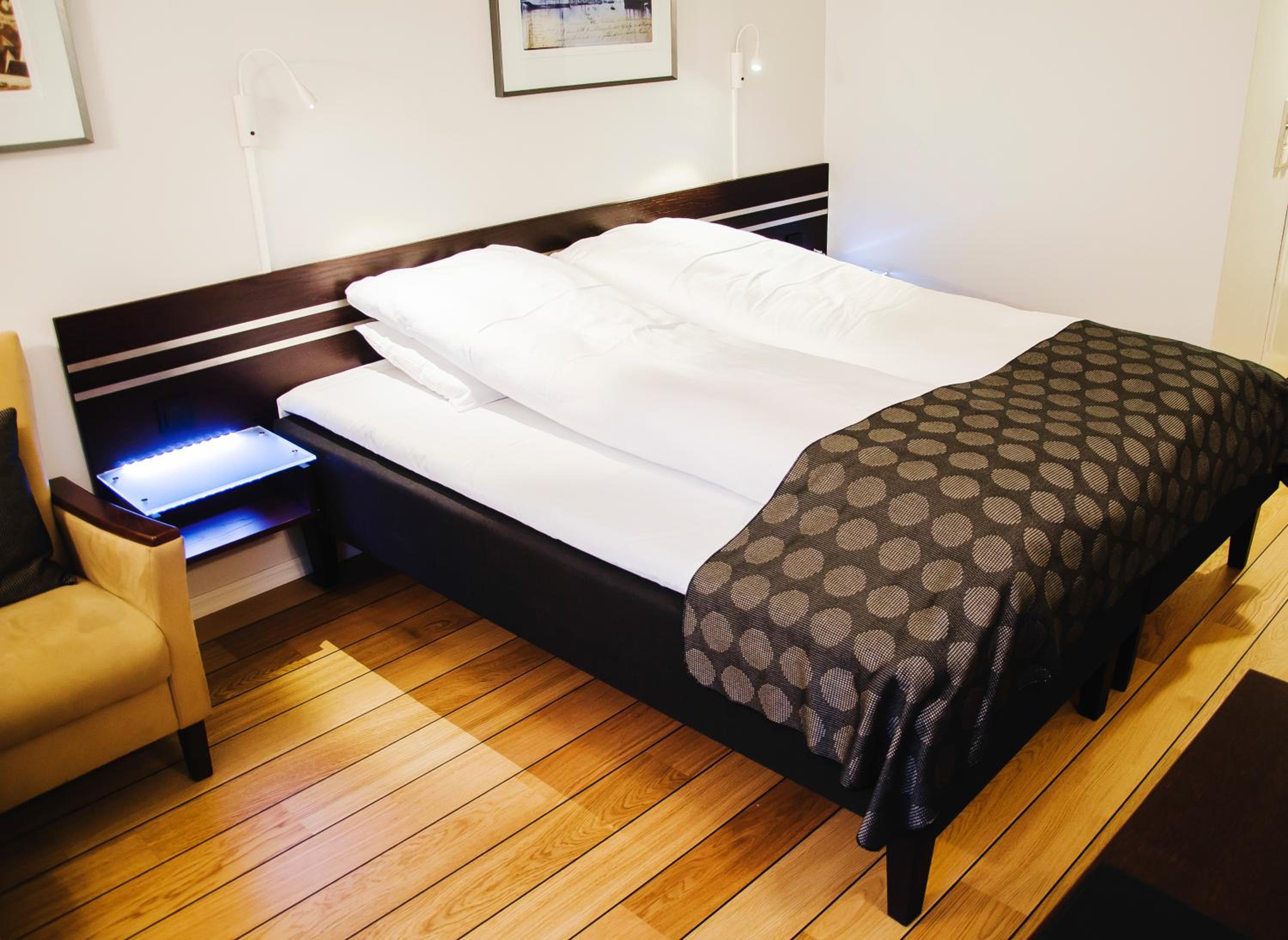 Standard Double Room - Photo 9