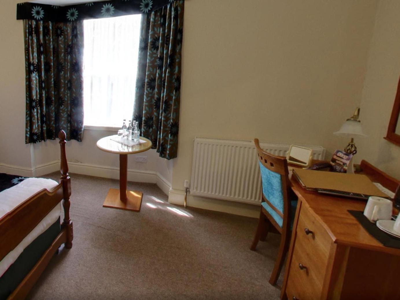 Deluxe Double Room with Shower - Photo 2