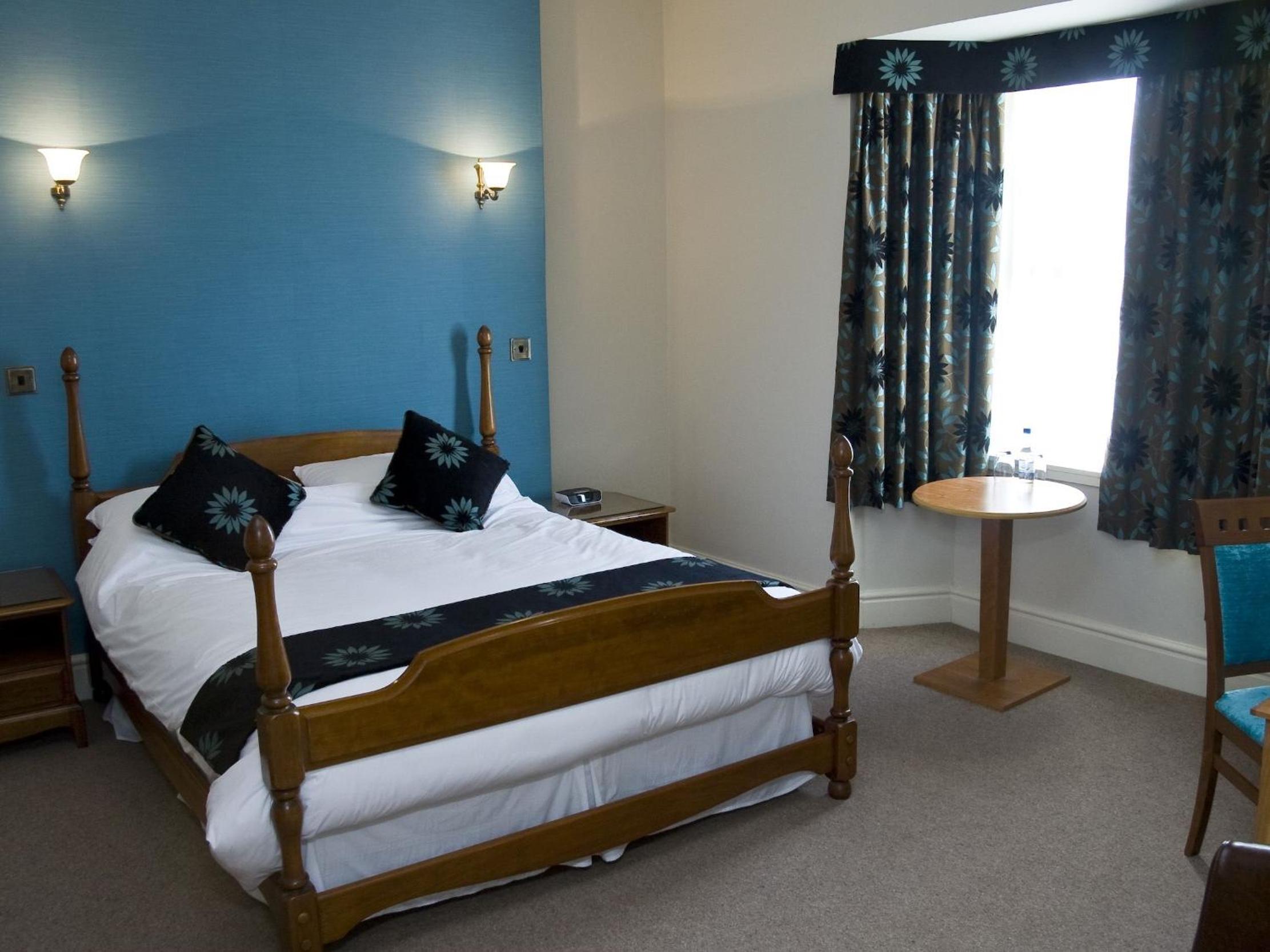 Deluxe Double Room with Shower - Photo 3