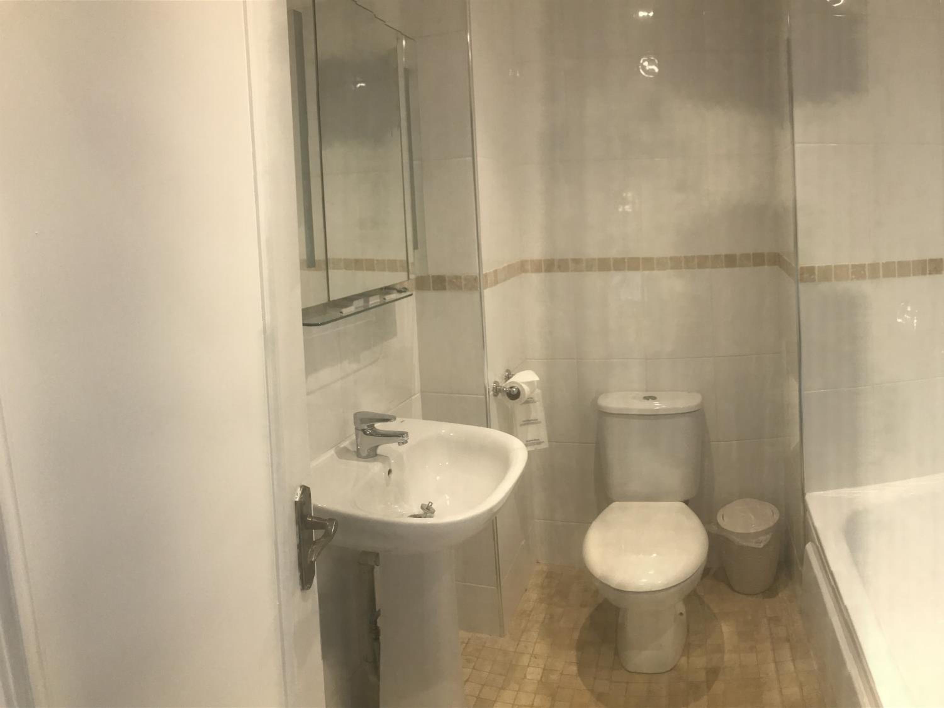 Deluxe Junior Suite - Photo 10