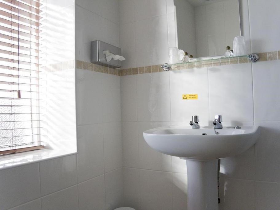 Deluxe Double Room with Shower - Photo 5