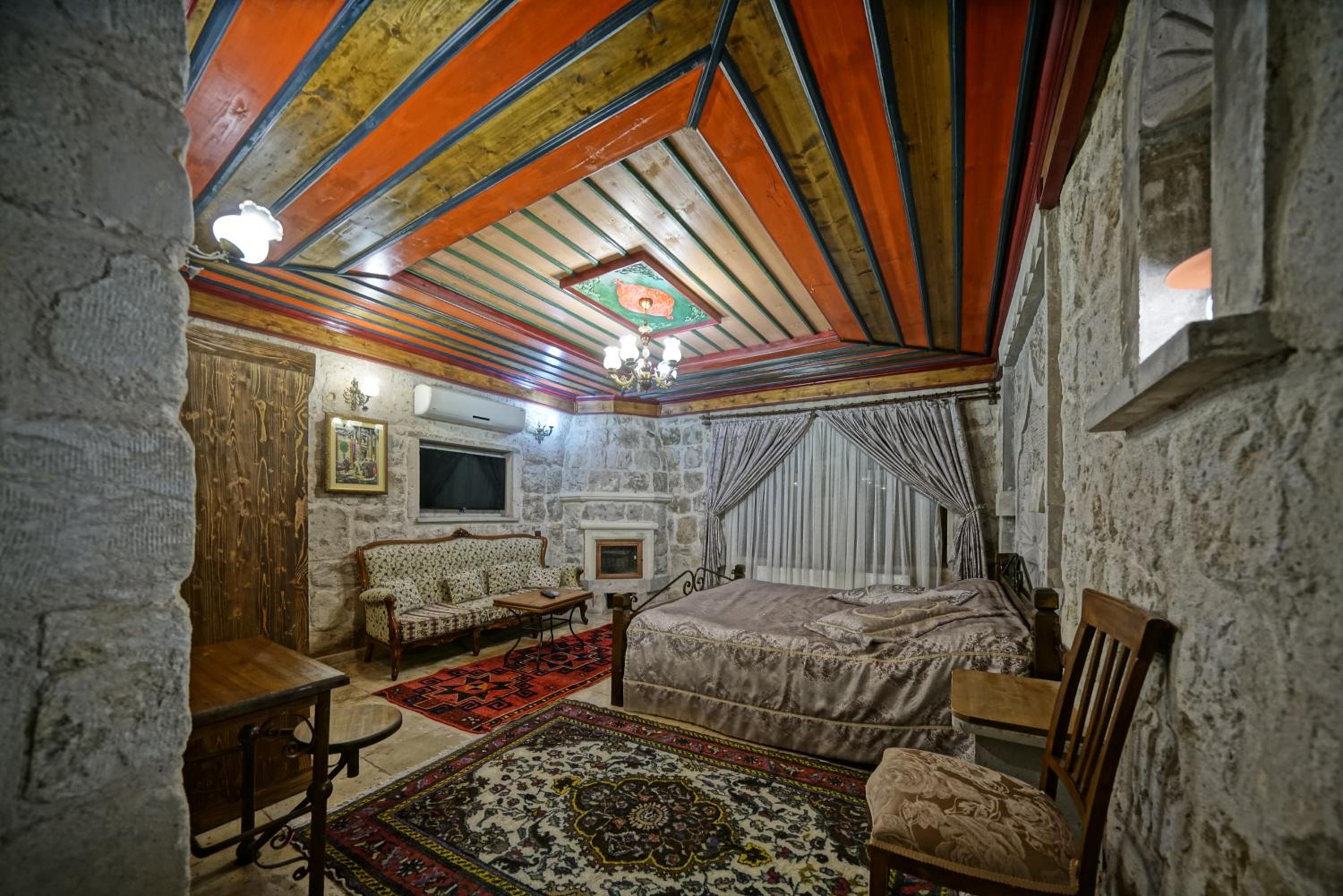 Deluxe Double Stone Room photo 2