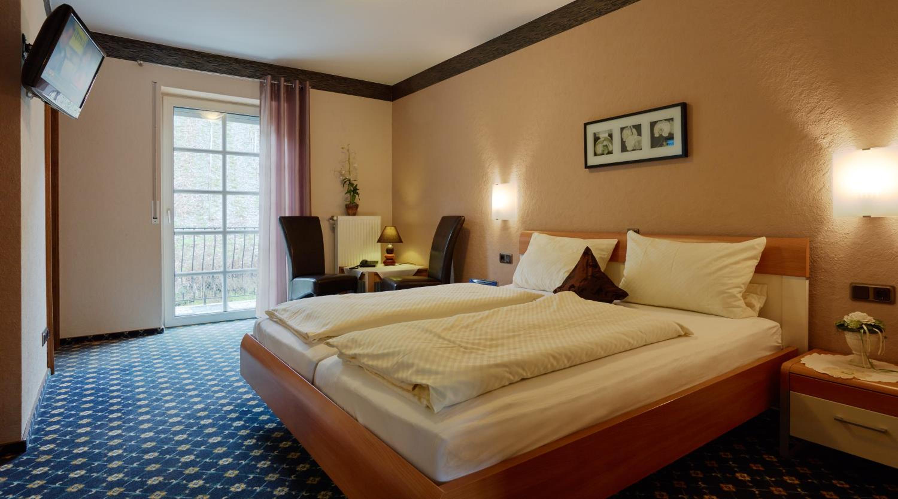 Double Room with Private Bathroom - Photo 1