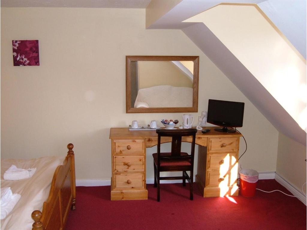Superior Family Room - Photo 2