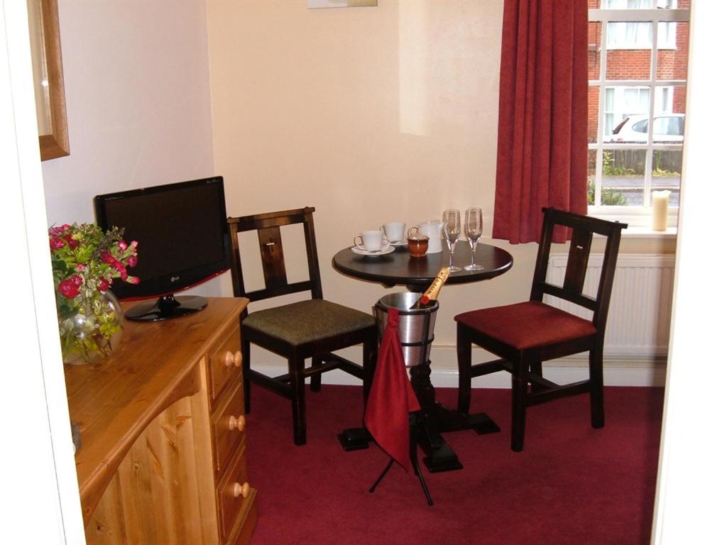 Double Room with Private Bathroom - Photo 6