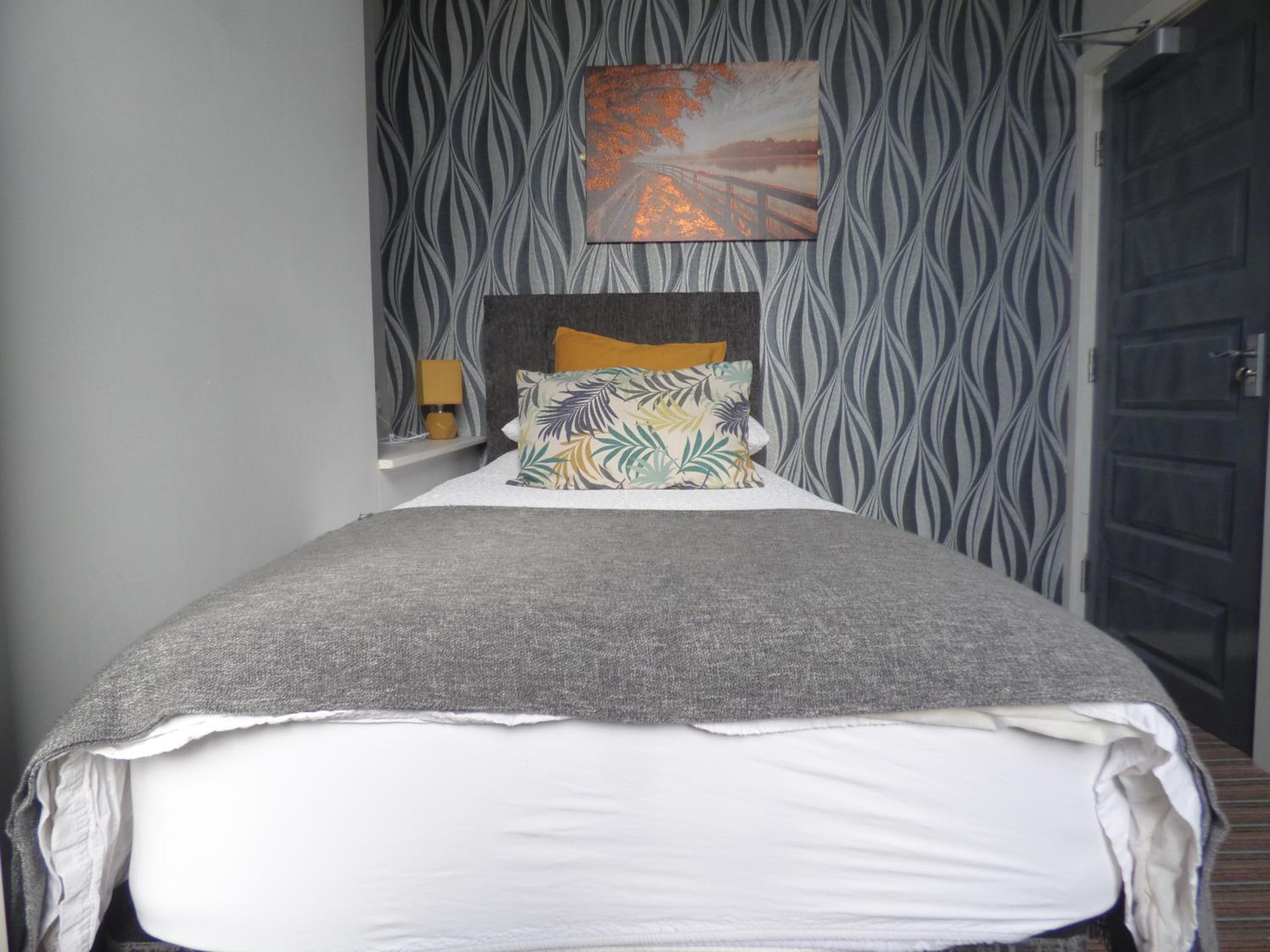 Single Room with Shared Bathroom photo 1