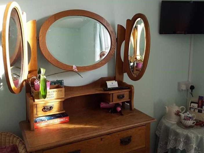 Small Single Room photo 2