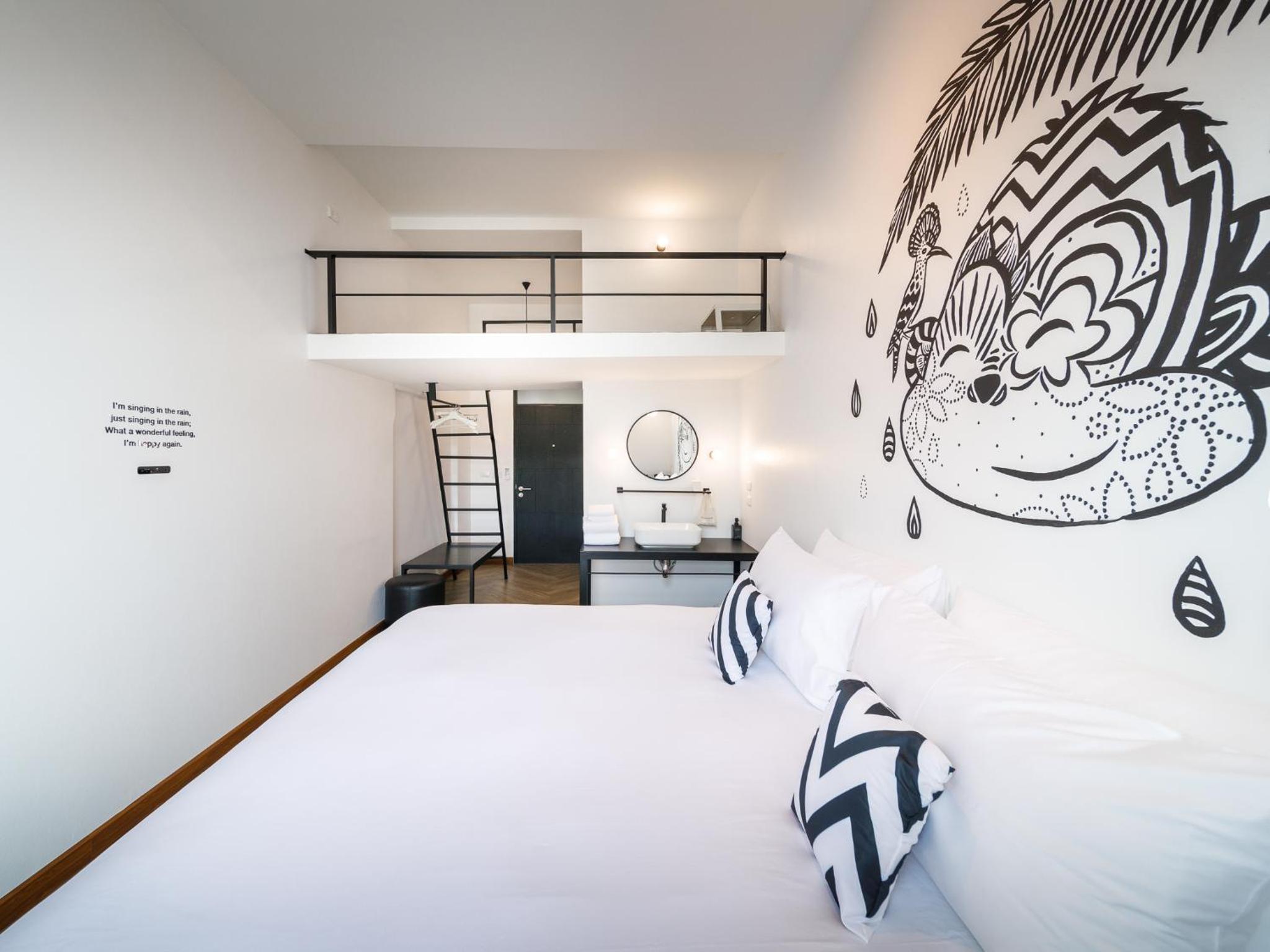 Deluxe Double Room - Photo 23