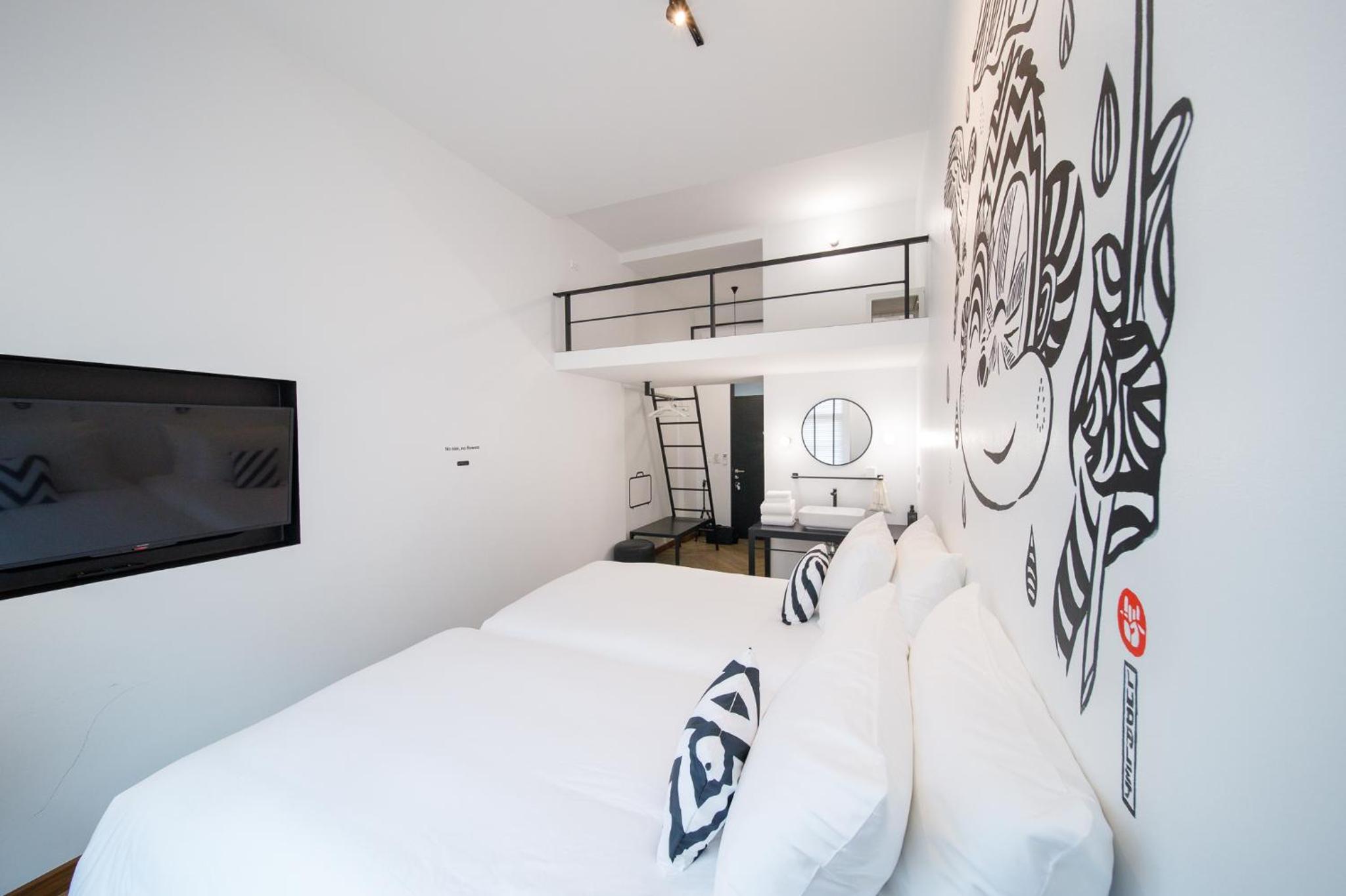 Deluxe Twin Room - Photo 16