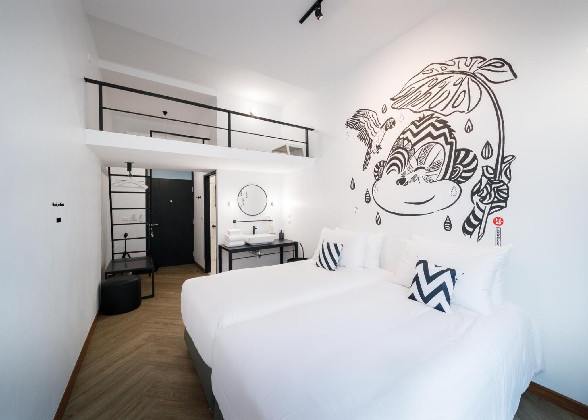 Deluxe Twin Room - Photo 17