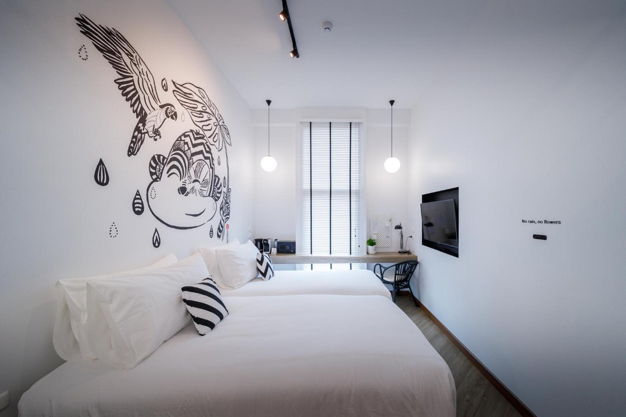 Deluxe Twin Room - Photo 11