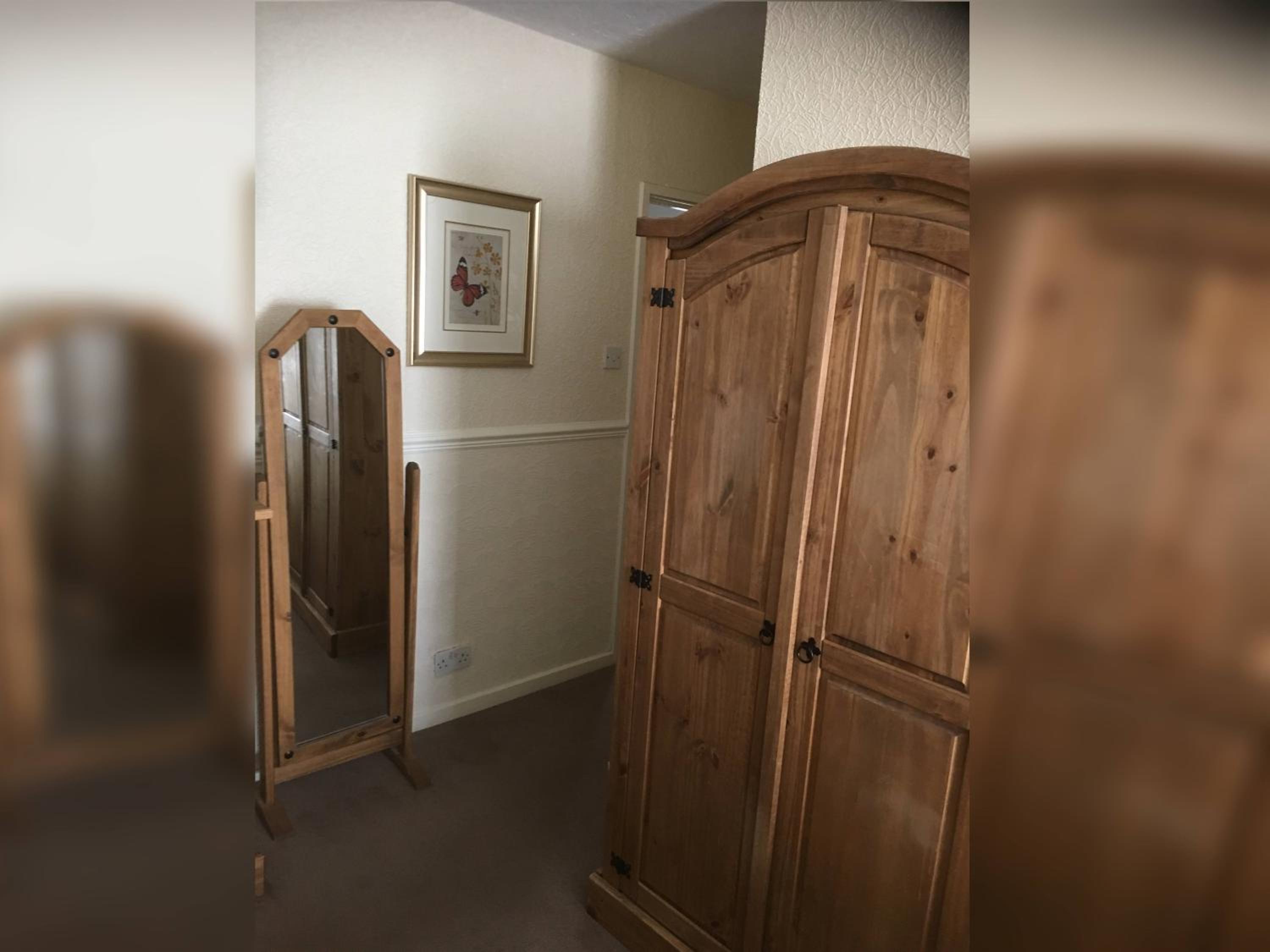 Twin Room with Private Bathroom photo 3