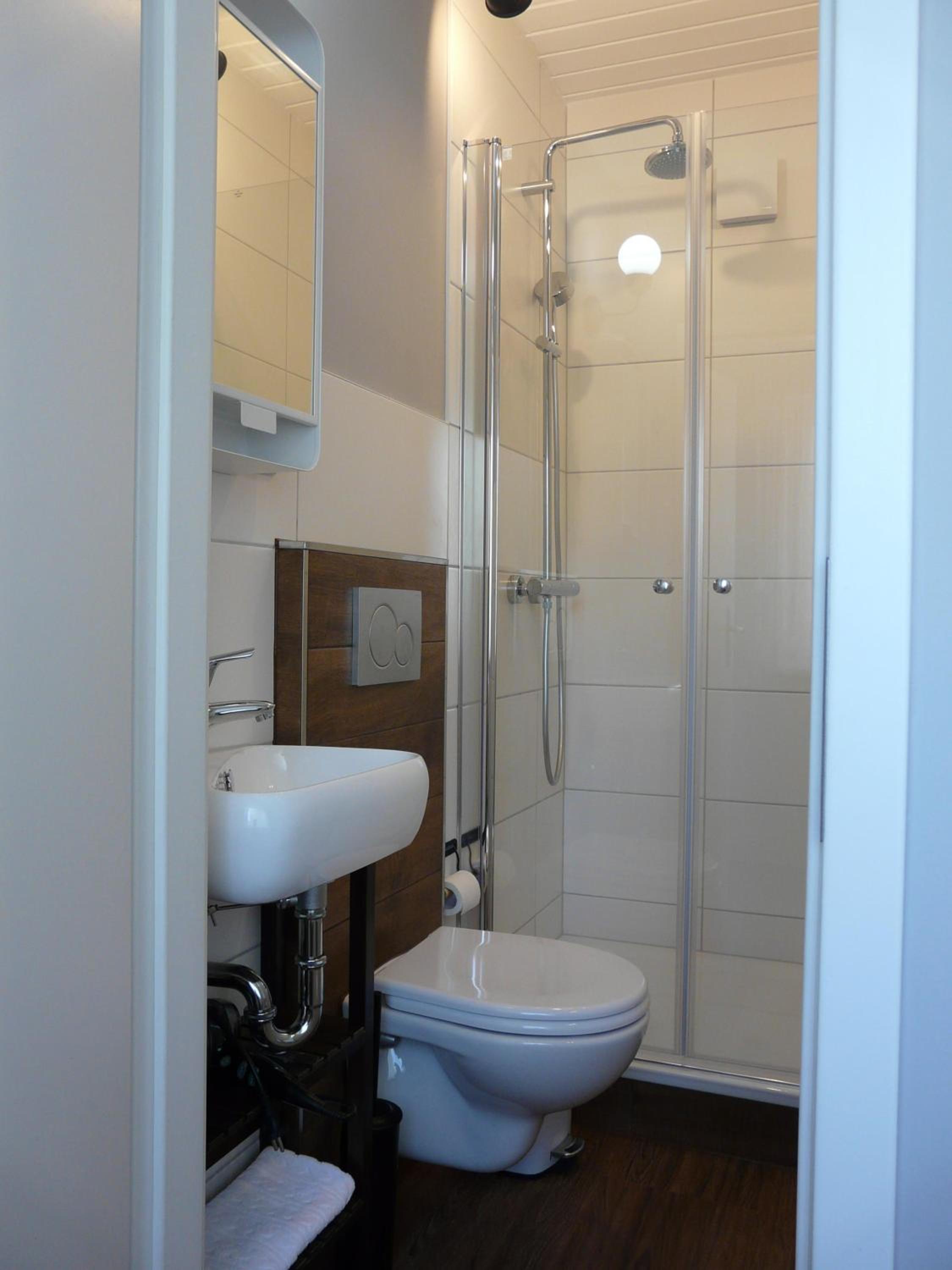 Single Room with Private Bathroom photo 3
