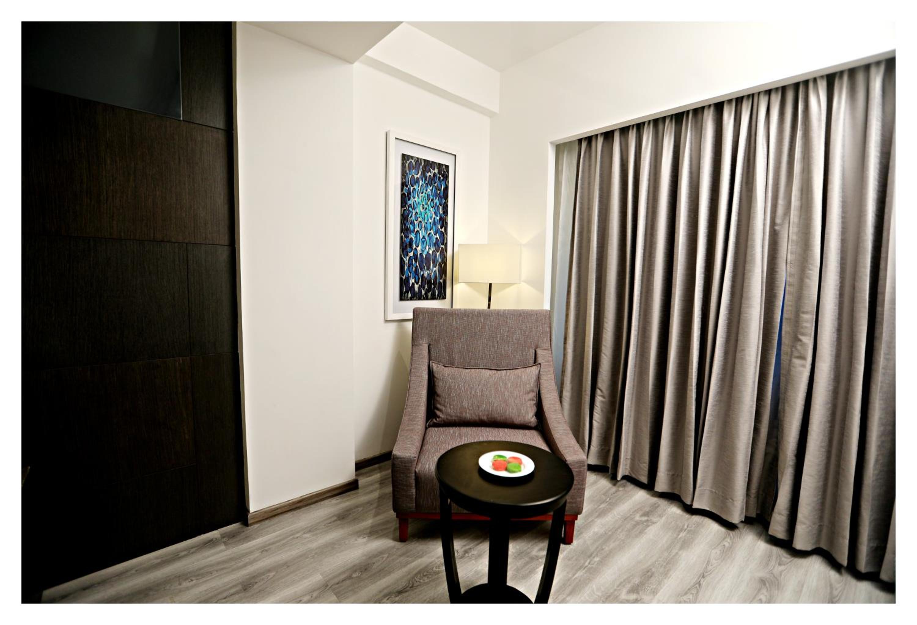 Deluxe Twin Room - Non-Smoking - Photo 4