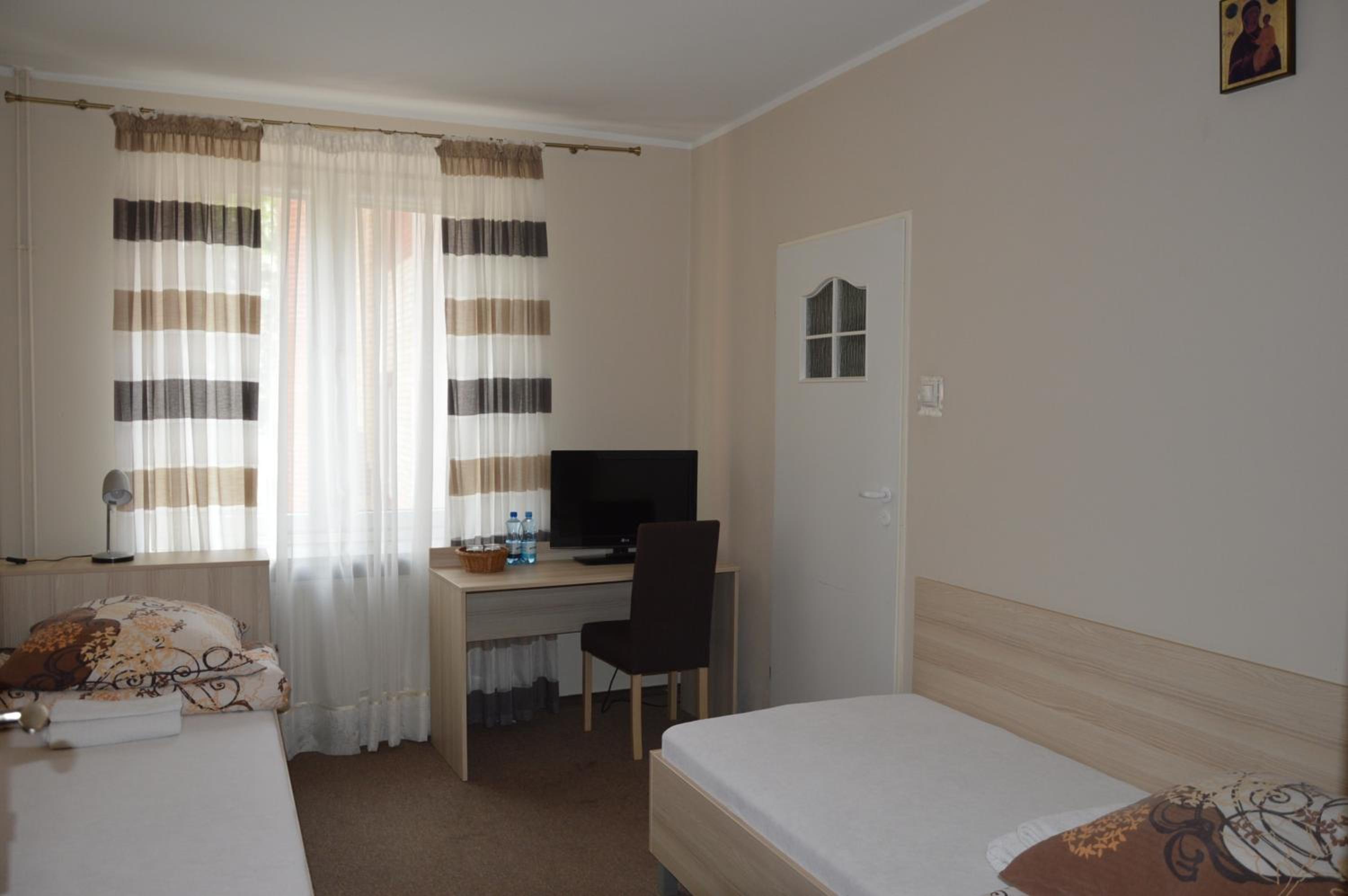 Twin Room - Photo 4