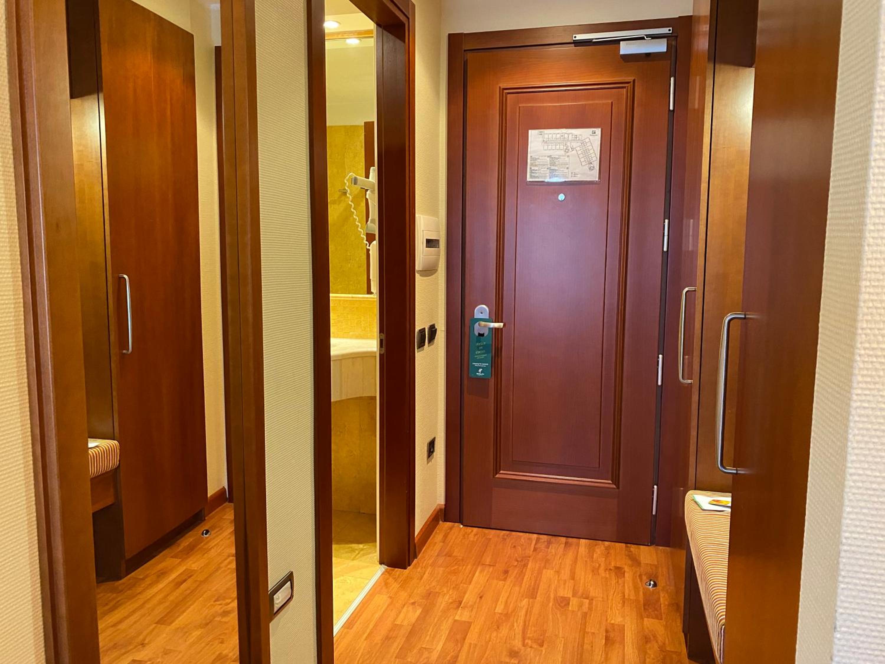 Premium King Room - Photo 1