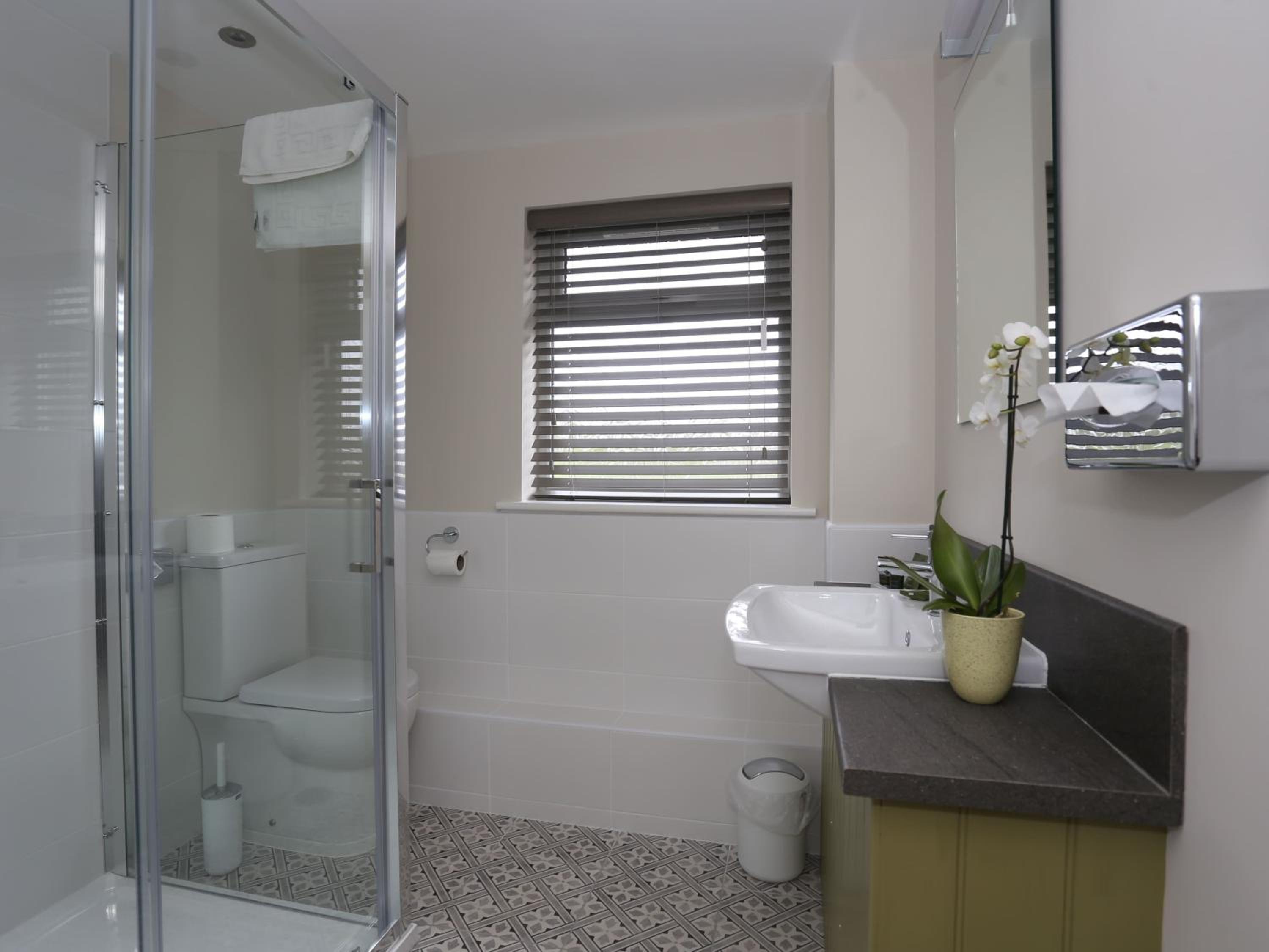 Deluxe King Room - Photo 3